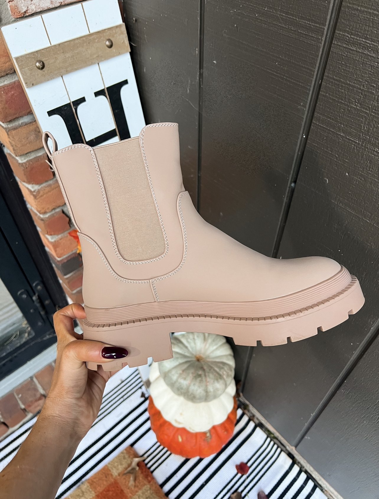 Dream Pairs Traditional Chelsea Boots