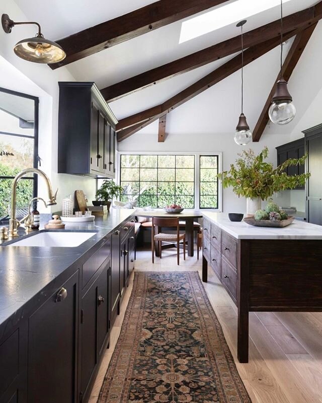 A kitchen that makes you the host with the most!
-
#LoveTheRoom 📷: @khinteriors
-
 #LTR #lovethisroom #kitchengoals #howihome #lonnyliving #home52