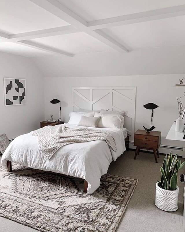 Who needs a headboard when you can DIY your own geometric one out of board + batten?!
-
#LoveTheRoom 📷: @greenseehome
-
#LTR #lovetheroom #boardandbatten #bedroominspo #currentdesignsituation