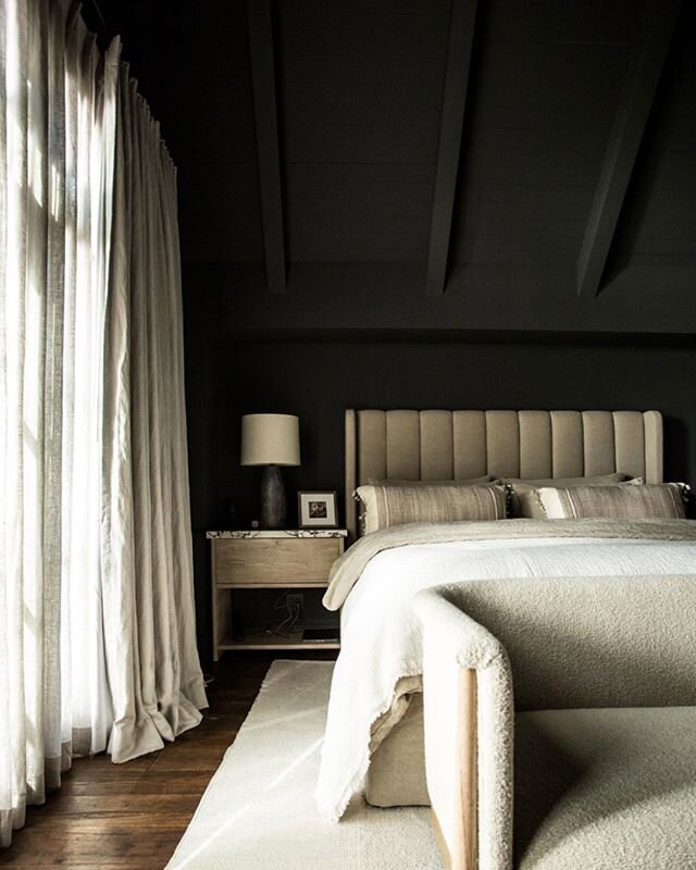 Is it nap time yet? 😴
-
#LoveTheRoom 📷: @jakearnold
-
#LTR #lovethisroom #darkandmoodybedroom #classicandcleanstyle #interiorstyleidea #freshdesign #darkinteriors