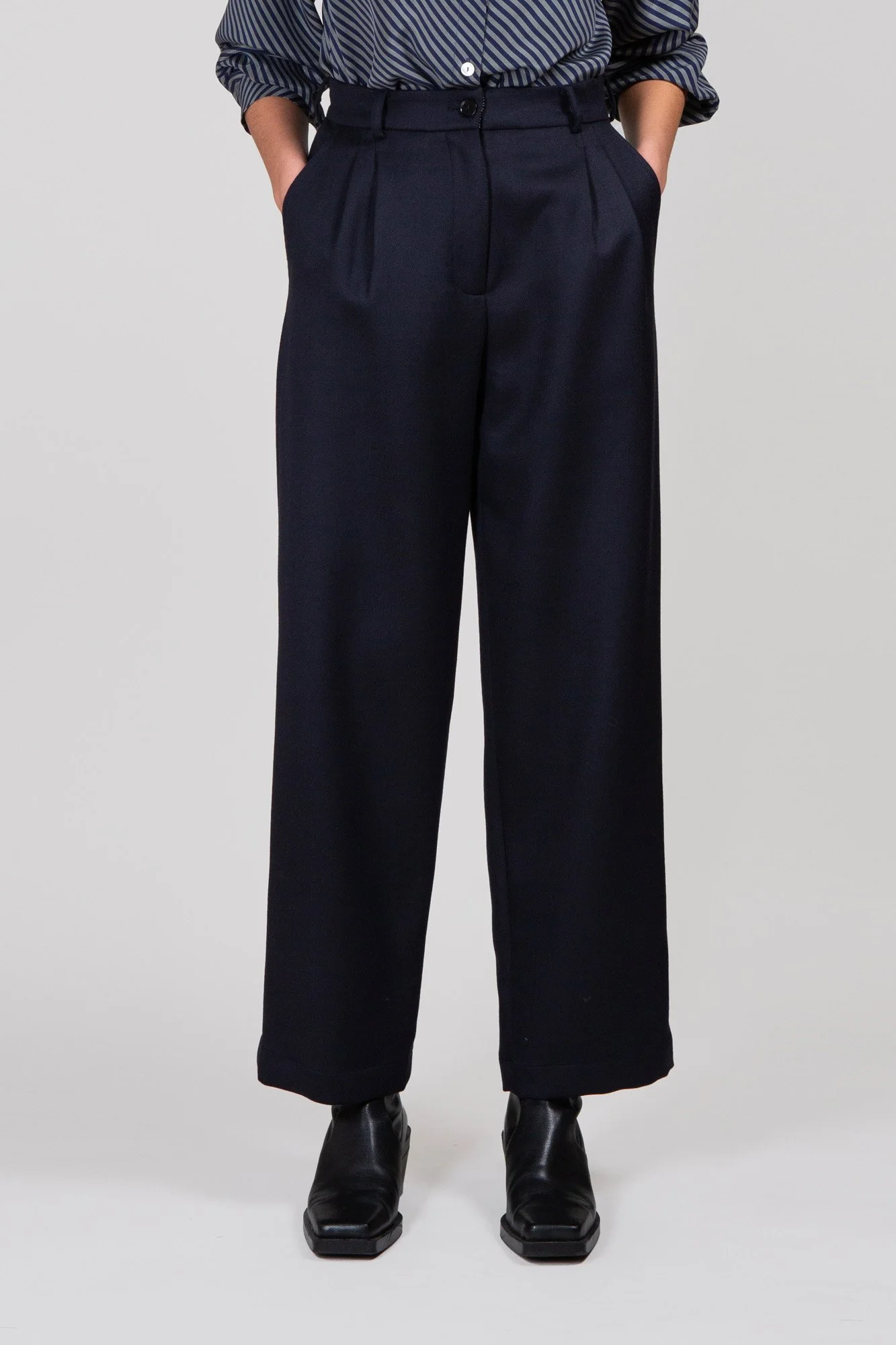 NCFW222384_RAFFAELA_Antracite_Front.jpg