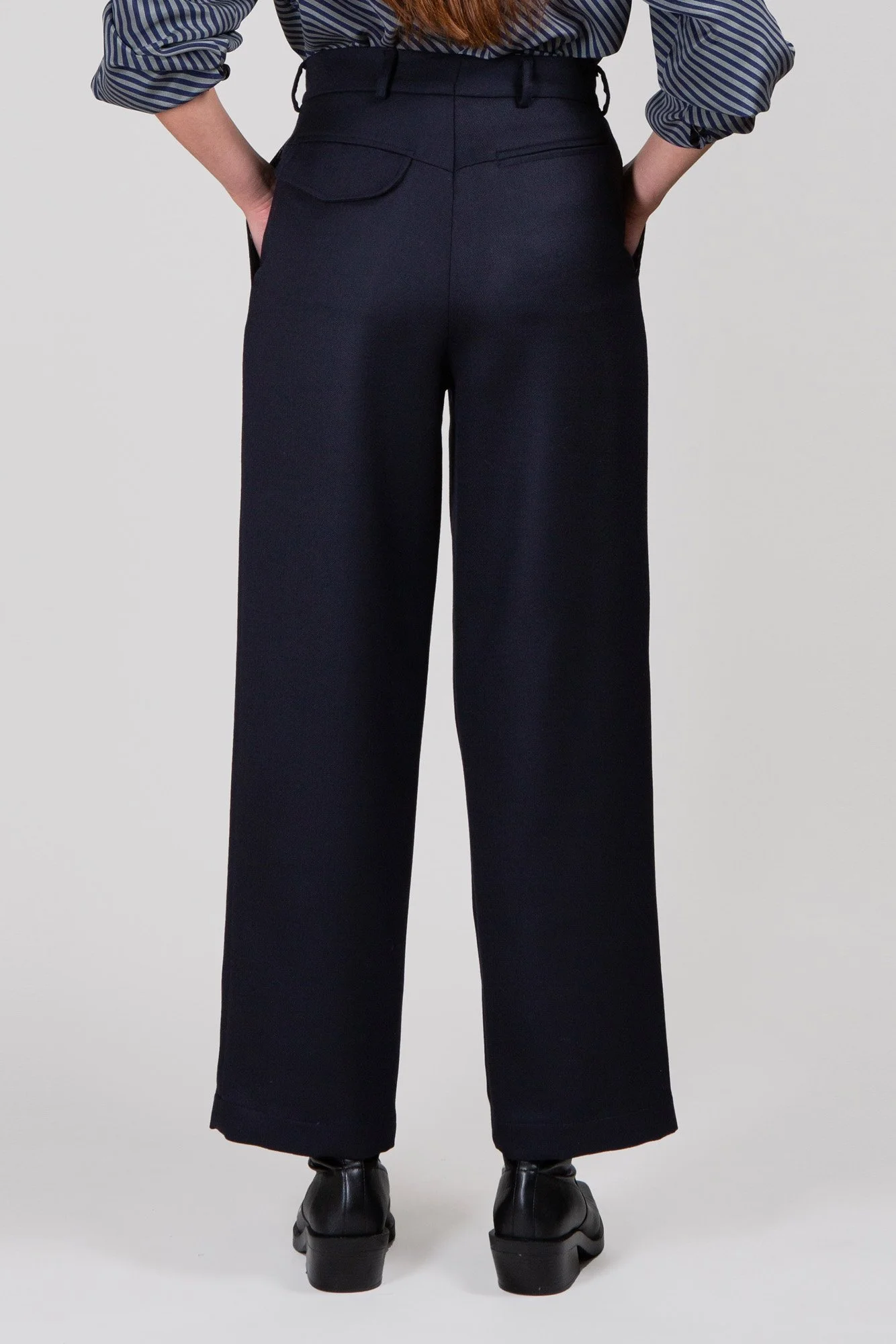NCFW222385_RAFFAELA_Antracite_Back.jpg