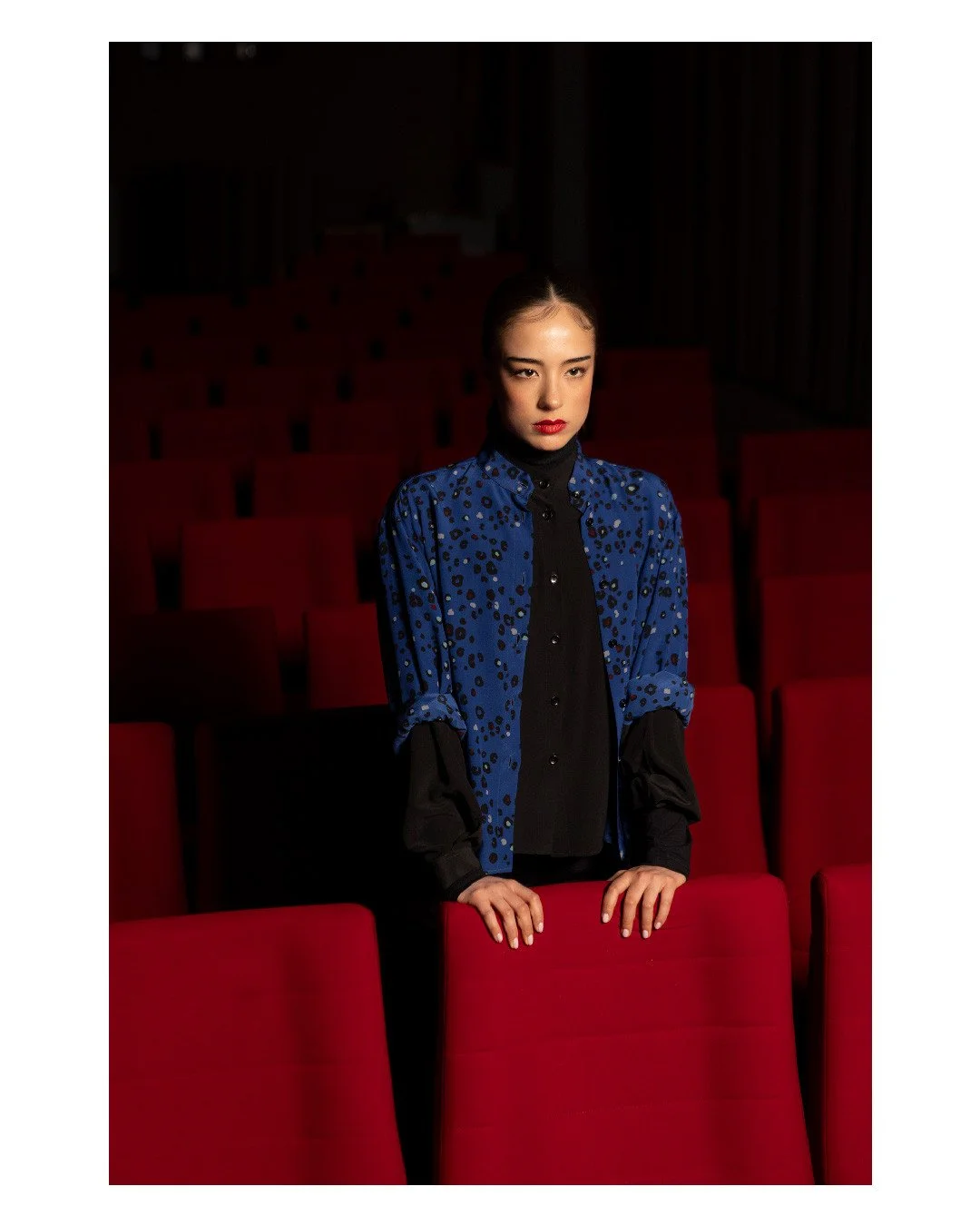 ⁠Les chemises Alma en cr&ecirc;pe de soie uni (noir et bleu nuit) ou imprim&eacute;.⁠
⁠
Chemise ALMA, Machia Blu, s&eacute;rie limit&eacute;e de 9 pi&egrave;ces⁠.⁠
Chemise ALMA, Seta Nera, s&eacute;rie limit&eacute;e de 14 pi&egrave;ces⁠.⁠
Col roul&e