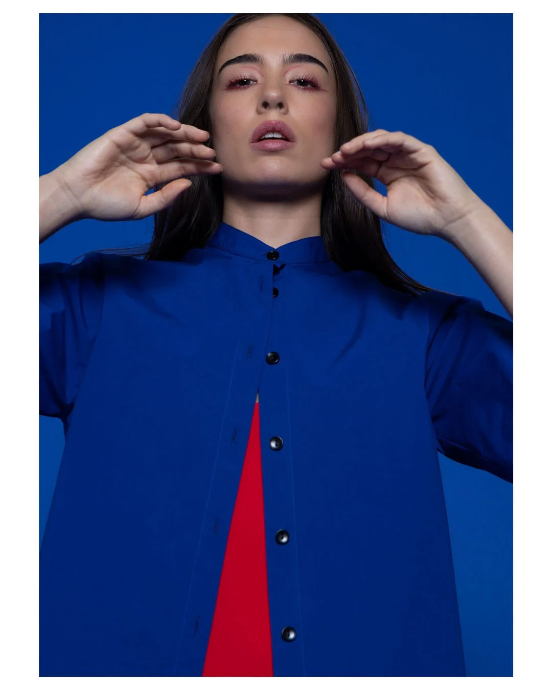 La chemise Alberta est disponible en 3 couleurs.⁠
⁠
@blanche.studioshop⁠ &agrave; #B&acirc;le⁠
@boutique_blue_velvet⁠ &agrave; #Vevey⁠
@boutique_mai⁠ &agrave; #Lucerne⁠
@commun.commun &agrave; #Fribourg⁠
@labellemanufacture⁠ &agrave; #Lausanne⁠
@mary