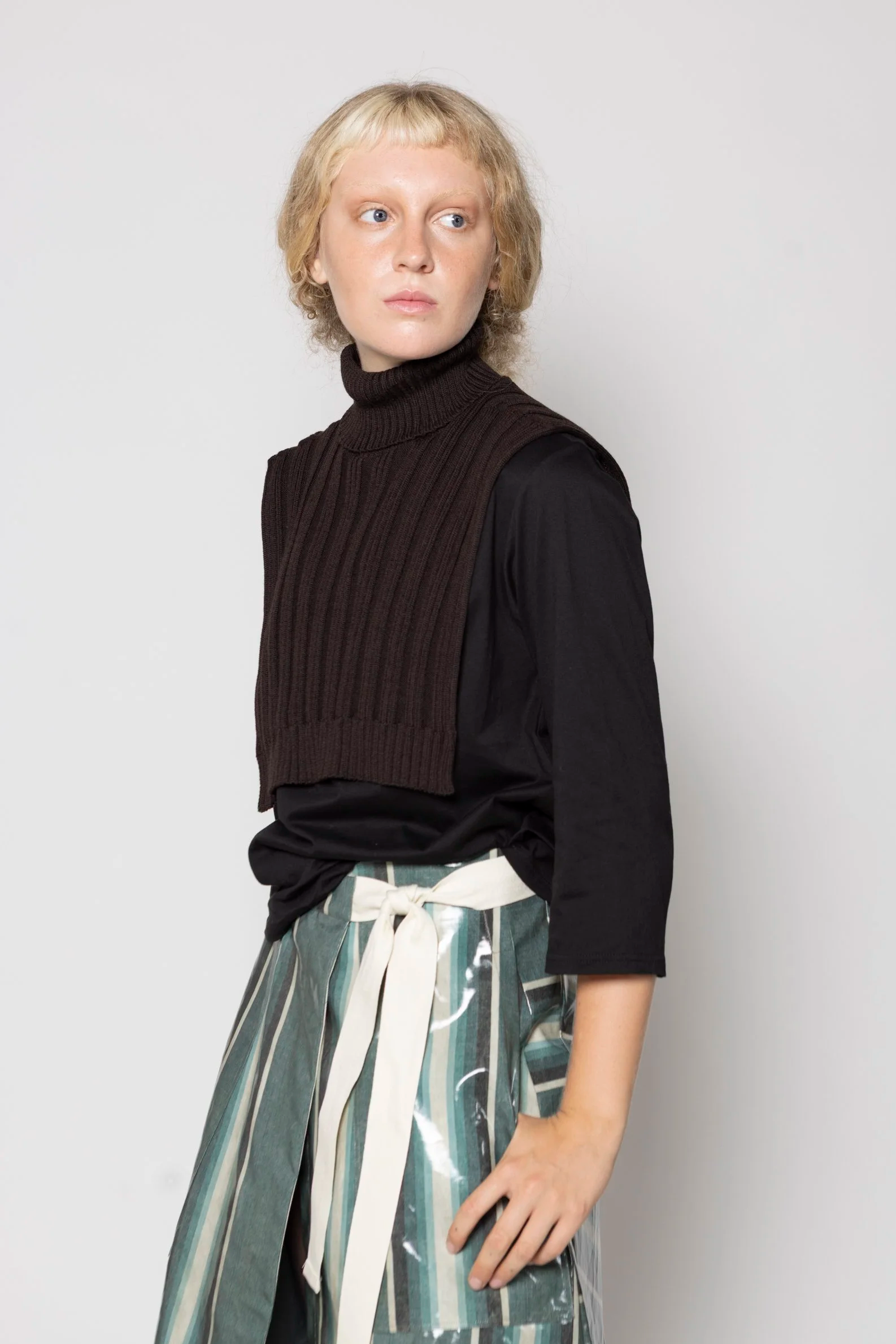 Col plastron Zina Caffè