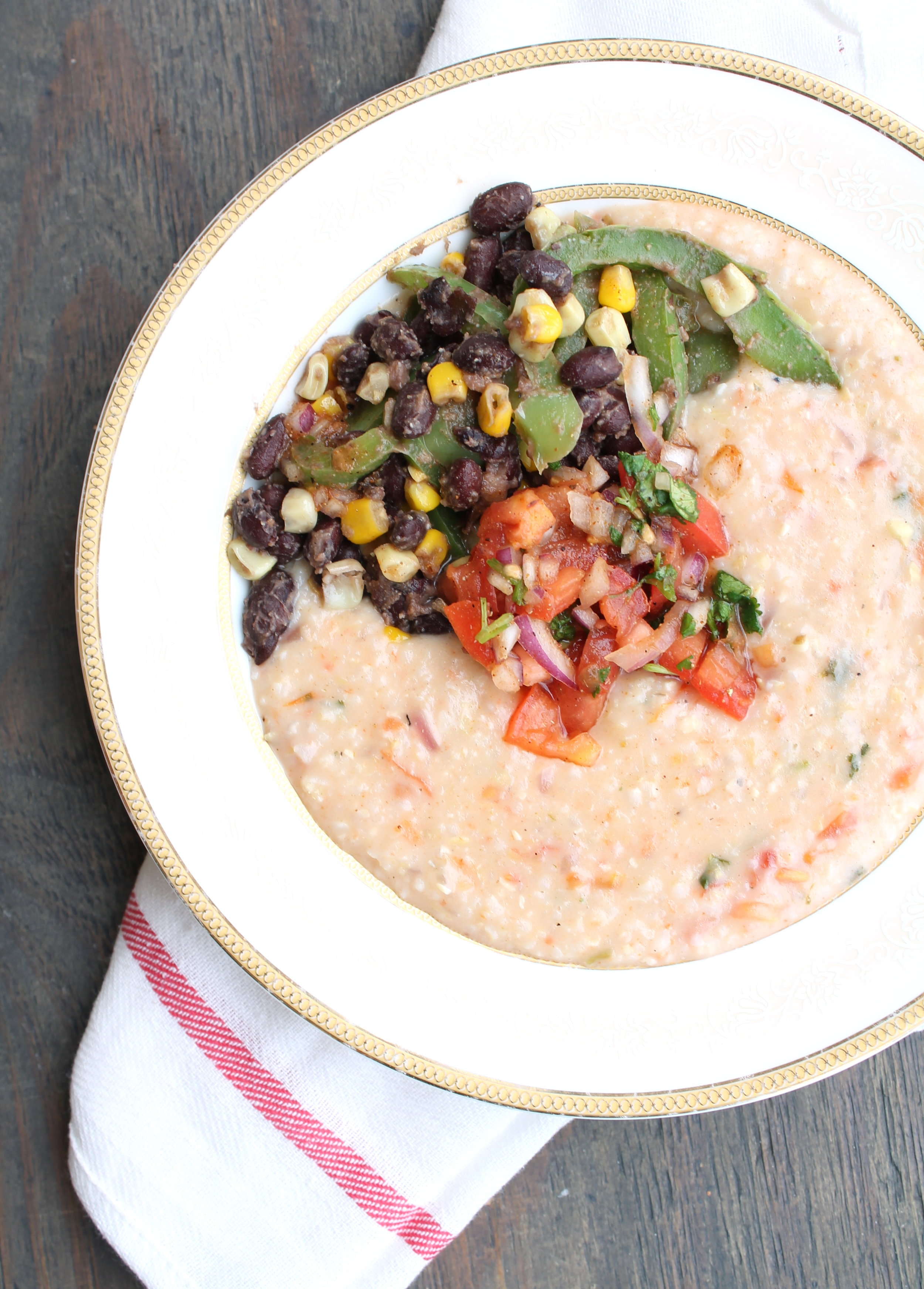 Mexican-Style Grits is one-pot comforting meal packed with Mexican flavors. It is naturally gluten-free and vegan friendly.