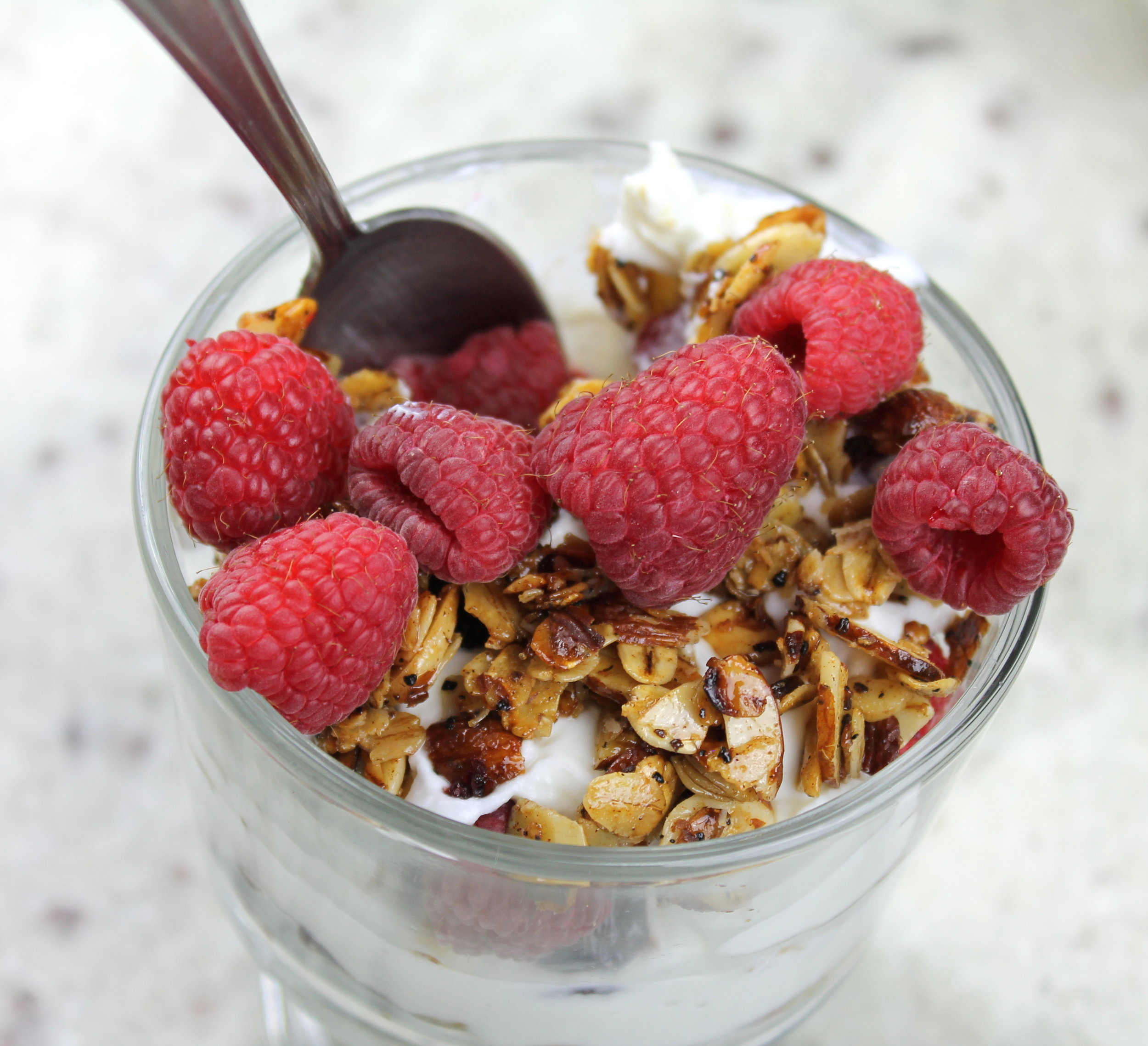 Step up your breakfast game with yogurt parfait : quick, nutritious, and easy to assemble!