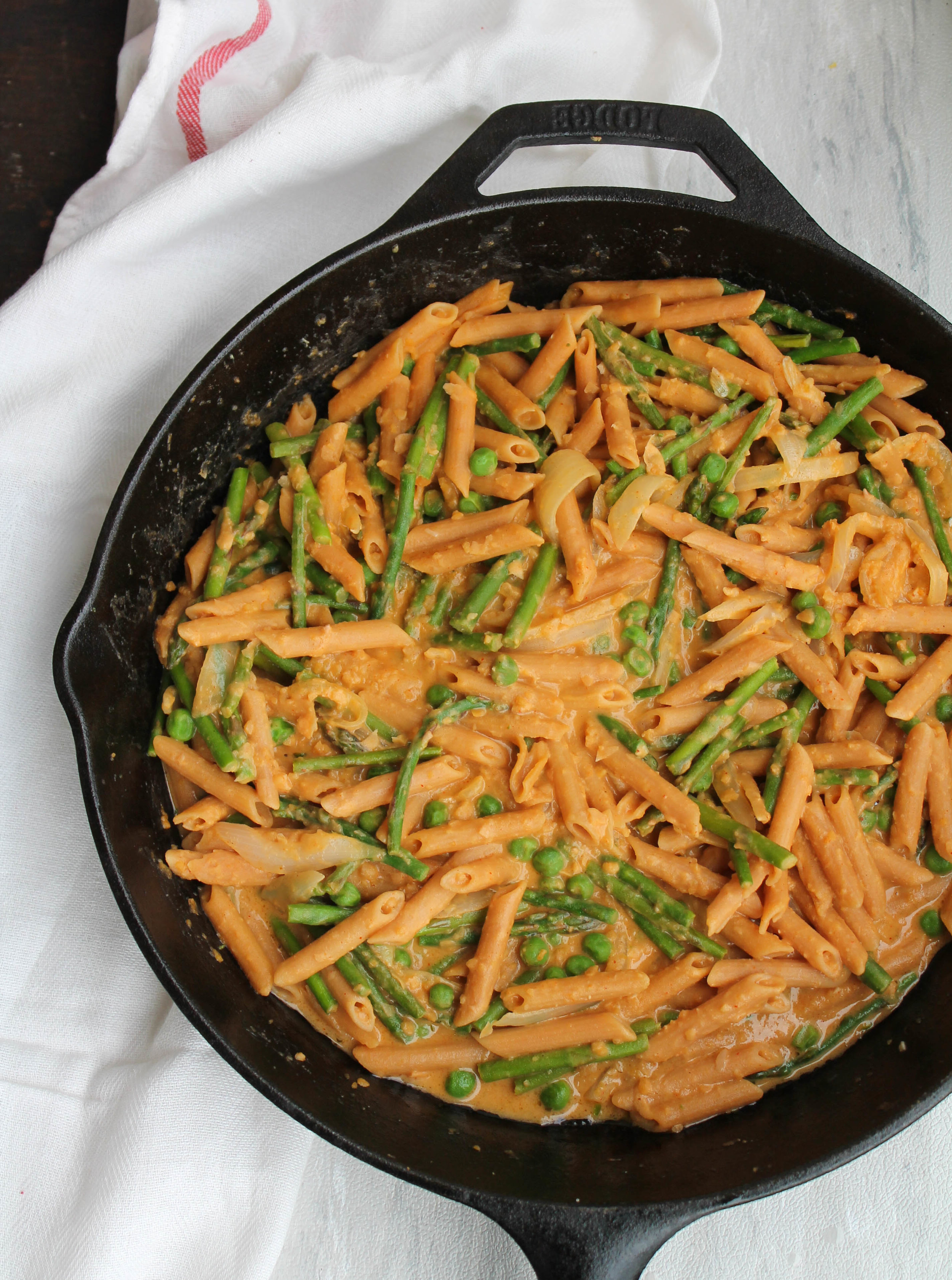 Vegan, Gluten-Free Spring Vegetable Hummus Pasta is what you need to welcome Spring! Great for a quick weeknight dinner and flexible with hummus and vegetables of your choice.