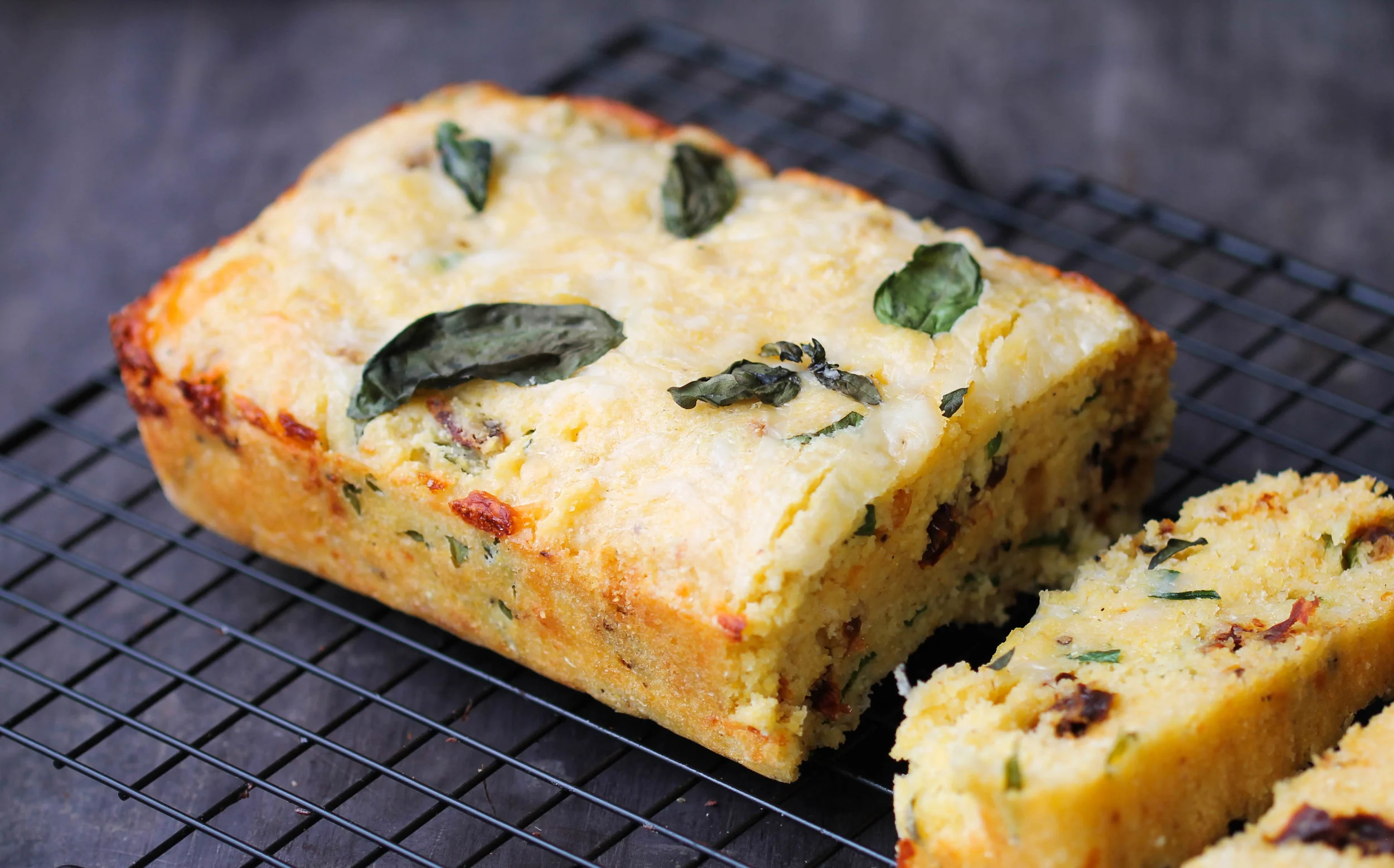 Corn Bread with Sun-Dried Tomatoes, Basil, and Cheese - delicious, fluffy, and easy recipe that everyone will enjoy as a side, with chili, or by itself!