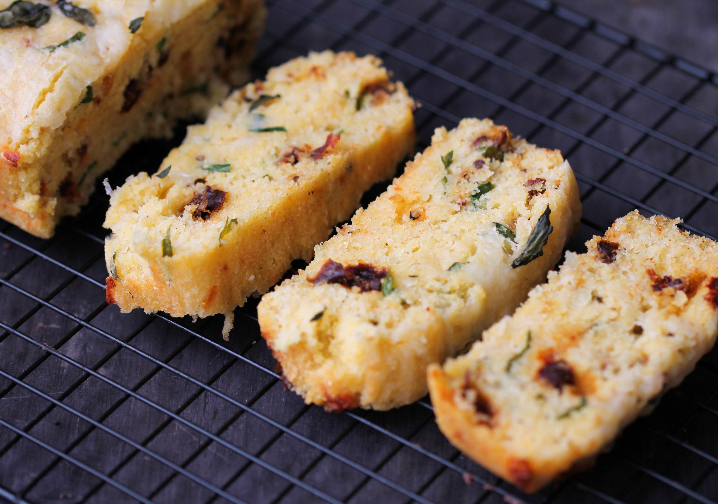 Corn Bread with Sun-Dried Tomatoes, Basil, and Cheese - delicious, fluffy, and easy recipe that everyone will enjoy as a side, with chili, or by itself!
