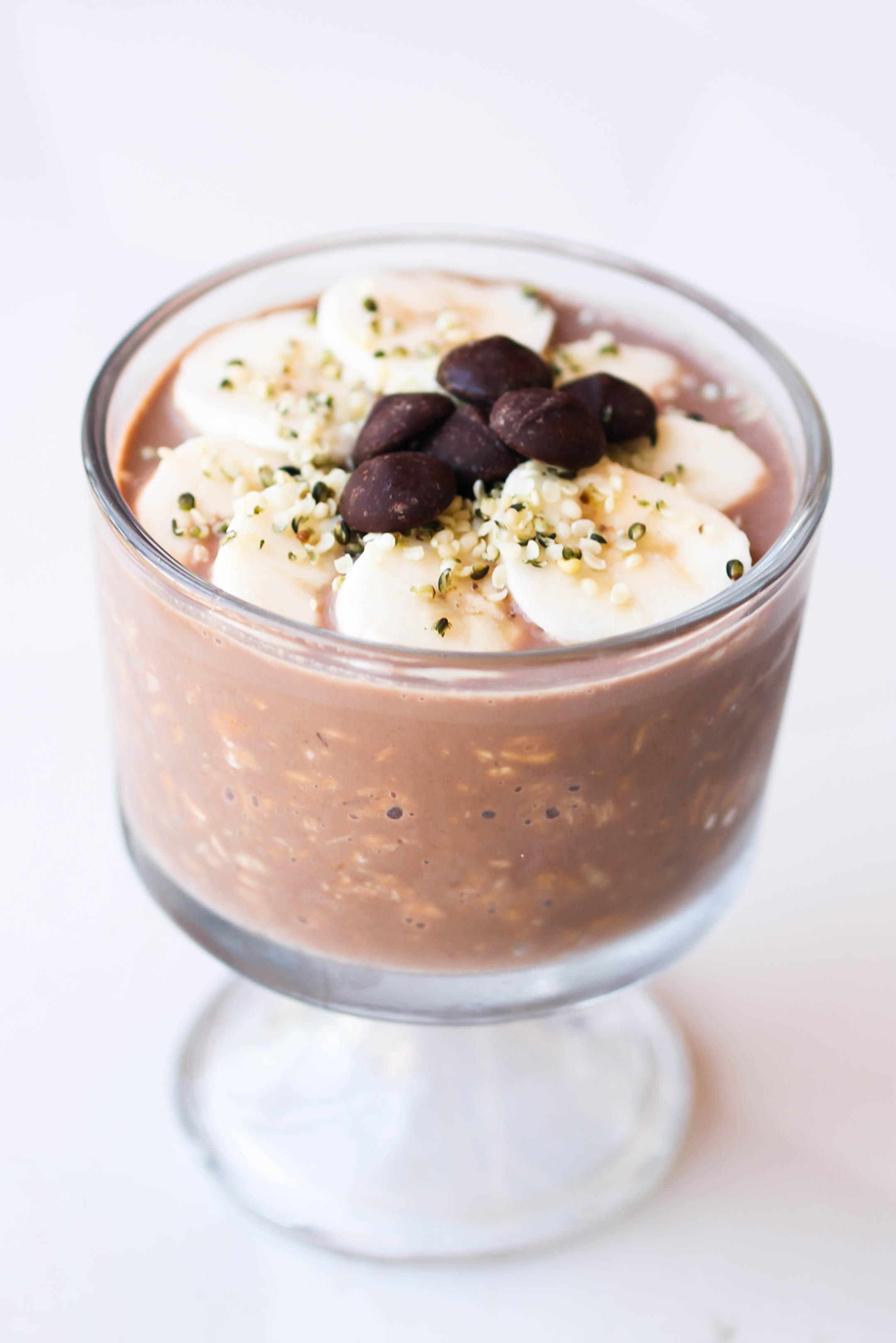 Mocha Overnight Oats are perfect grab n' go breakfast. The combination of coffee and chocolate together makes it a decadent, wholesome breakfast that everyone will love.