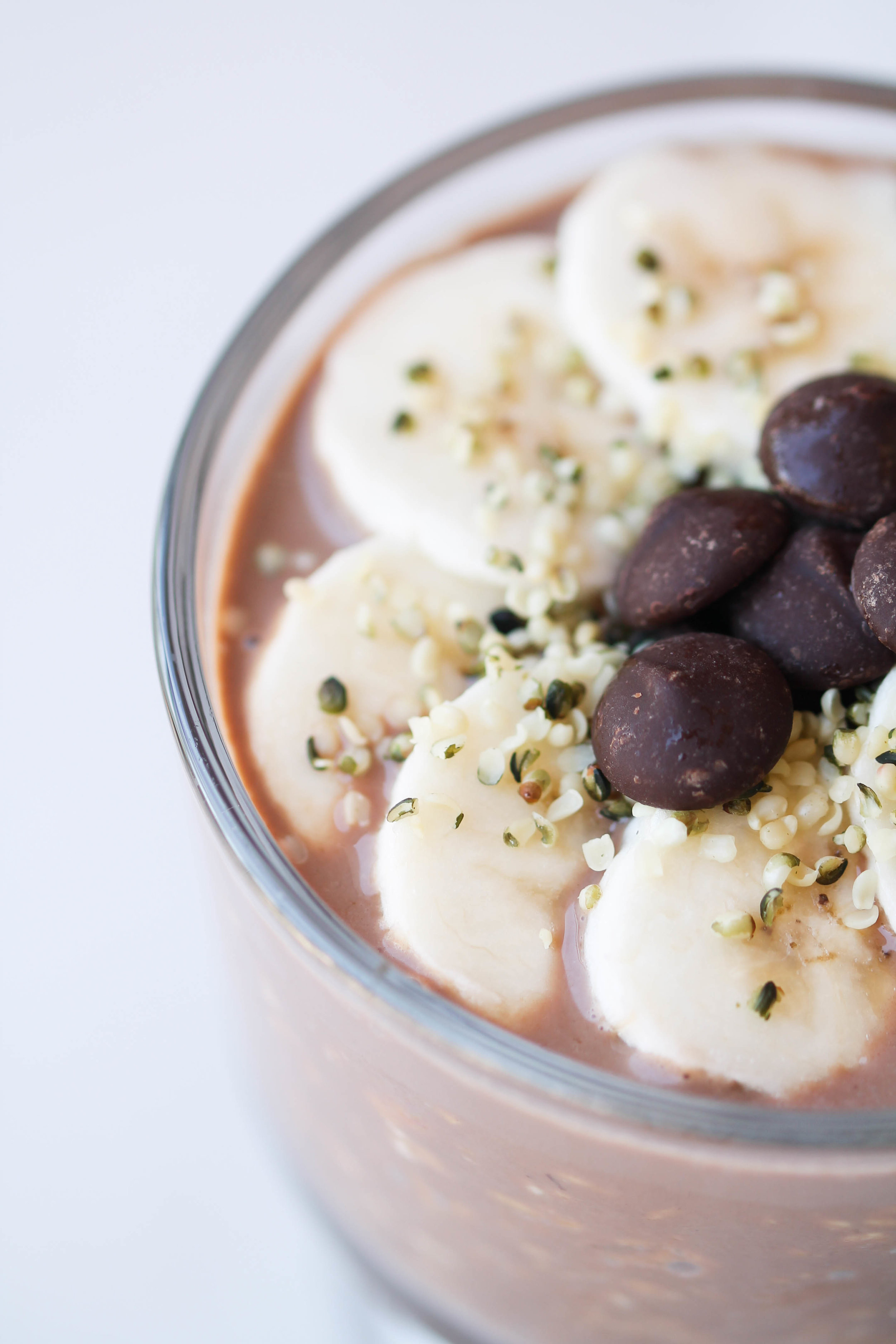Mocha Overnight Oats are perfect grab n' go breakfast. The combination of coffee and chocolate together makes it a decadent, wholesome breakfast that everyone will love.