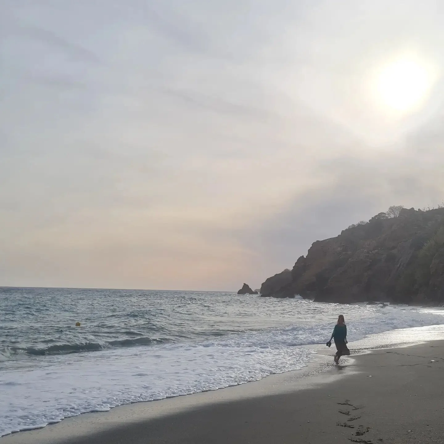 Dansen aan zee. 🌊
De Middellandse Zee.

#soulmovement

Ik voel mij bewogen. Geopend. In rust en verbinding. 

Ik heb de beweging gemaakt die mijn ziel verlangde. Via de oceaan kom ik aan bij mijn innerlijke wijsheid. 🌊

En in een toestand waarin ik