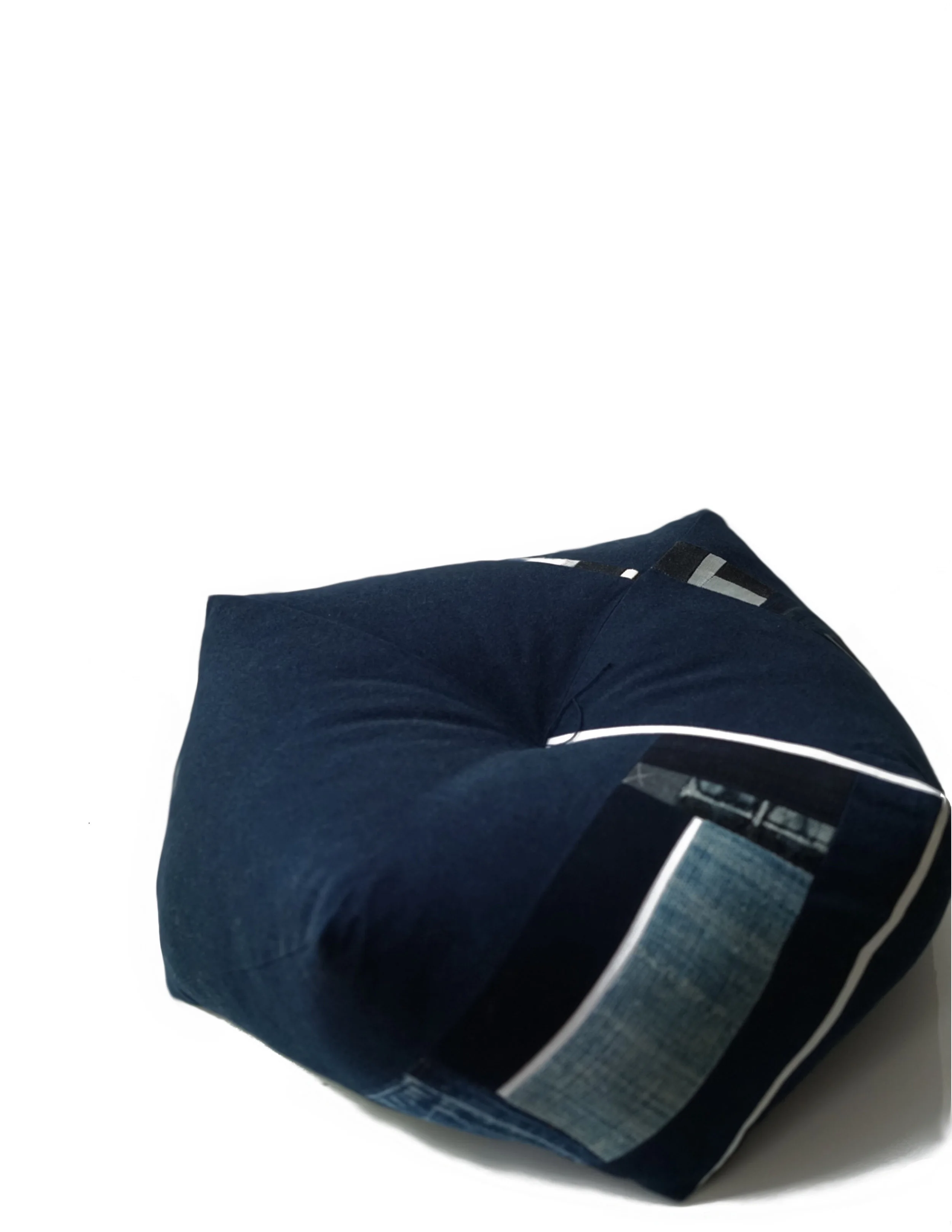 Med_Cushion3.jpg