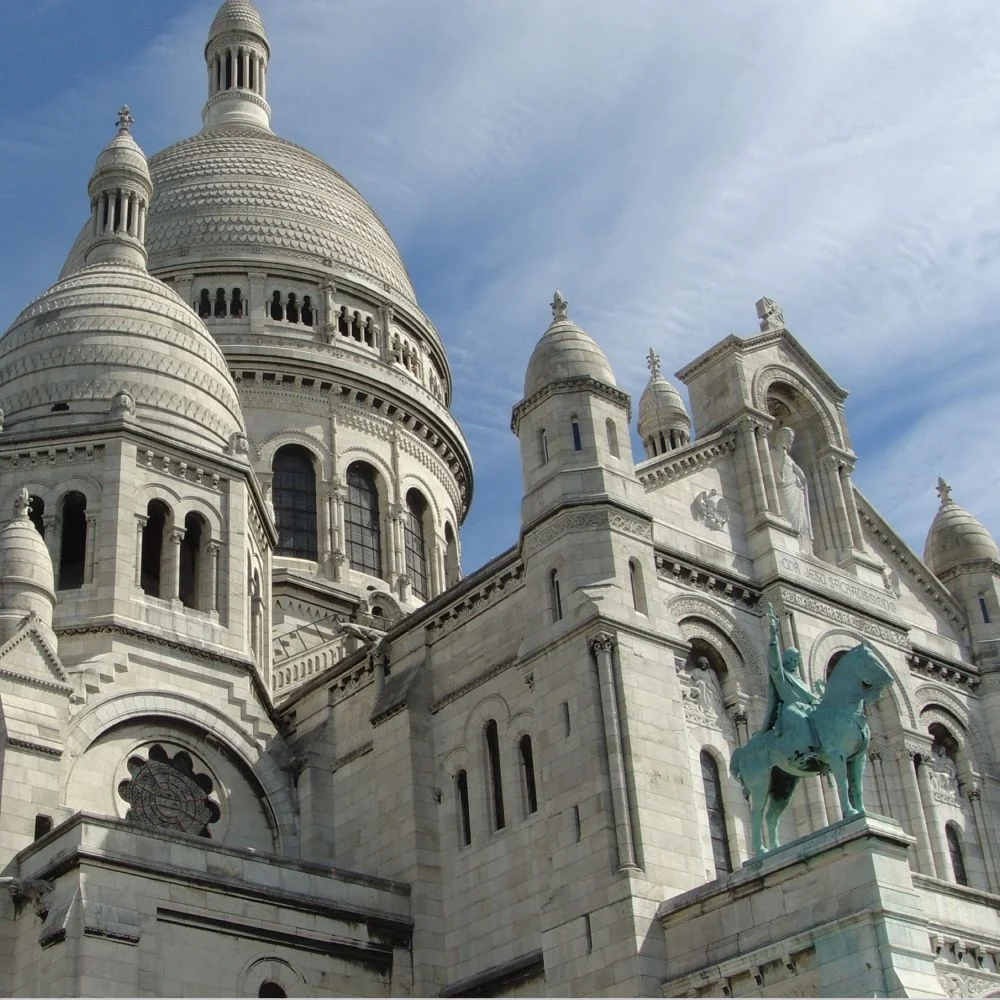 Free walking tour: things to do in Montmartre [with Map]