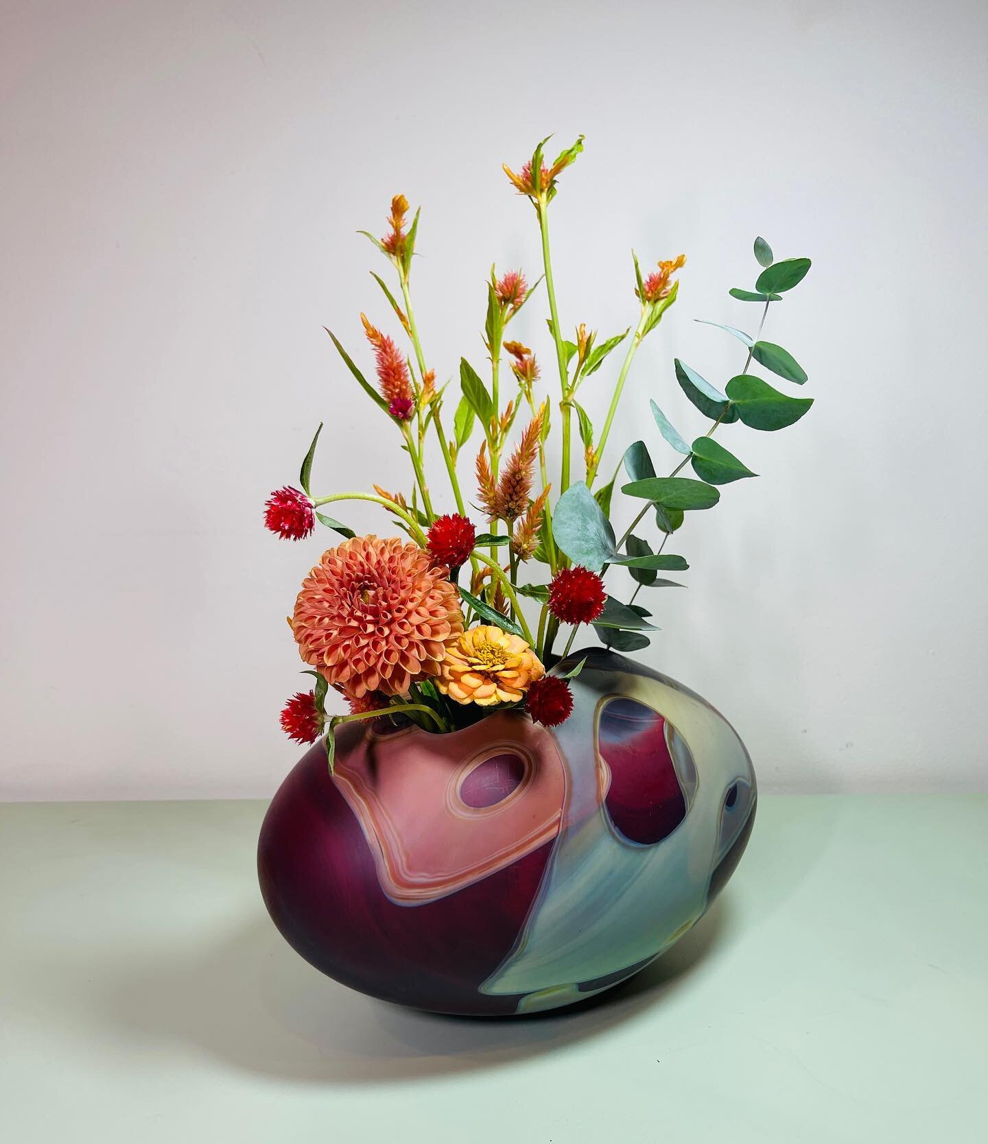 This freestyle Ikebana is made with the beautiful flowers that Maggie grows at Delight Flower Farm. The flowers seemed to call out to this handblown vase that has stood empty, &ldquo;we belong together!&rdquo;