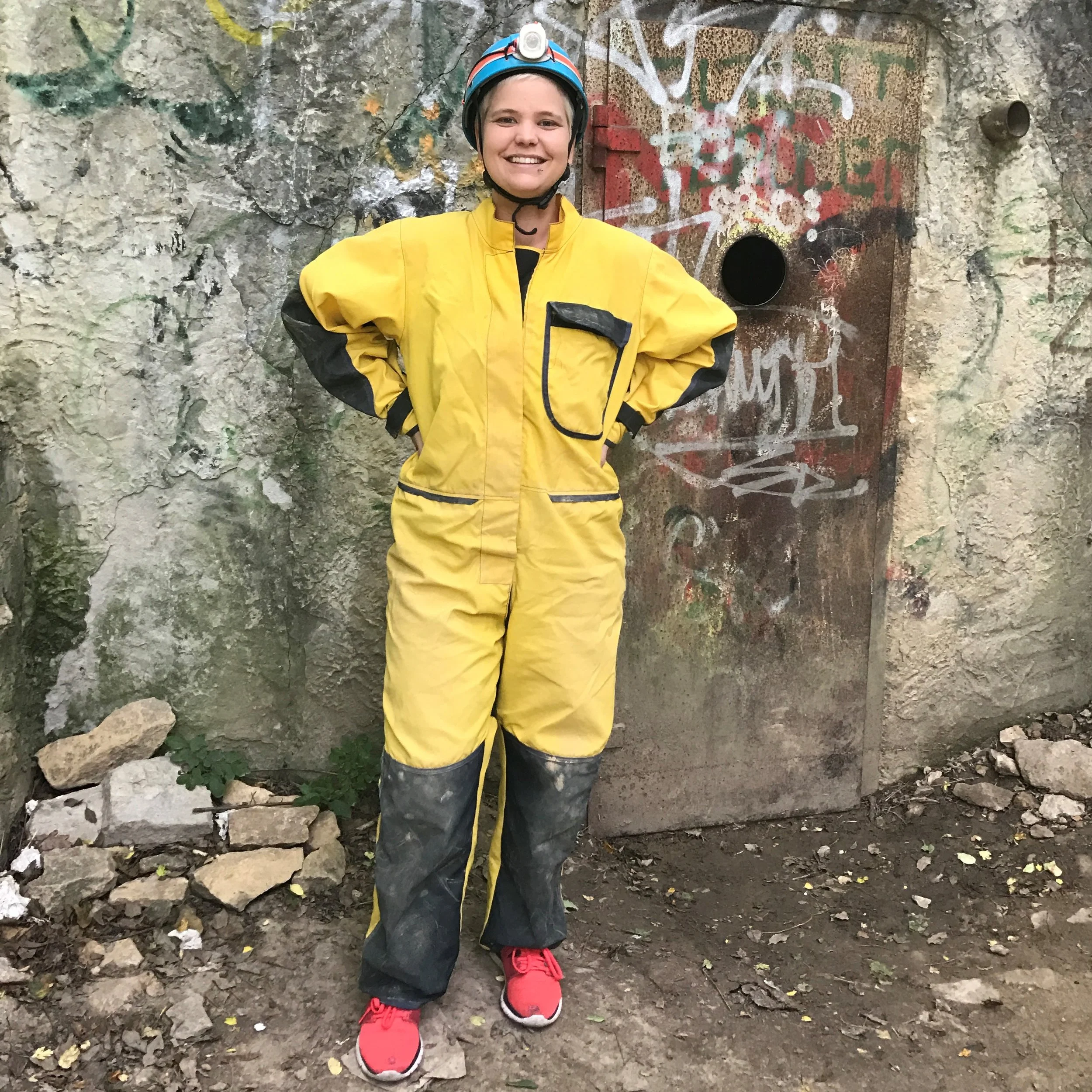 Heidi Schuchenegg Ich bin Heidi Schuchenegg aus Finnalnd. Ich arbeite für das ICEC Play'n'Learn in Helsinki und bin seit fast vier Jahren für das Unternehmen. Bei meiner eigenen Gruppe handelt es sich um Kleinkinder, aber ich arbeite auch als zweisprachige Lehrerin in unserer Zweigstelle in Meilahti, wo ich Finnisch für alle Gruppen zwischen zwei und sechs Jahren unterrichte. Ich arbeite seit elf Jahren mit Kindern und habe einen Hochschulabschluss in frühkindlicher Bildungund und Familienfürsorge. Meine Hobbies sind u.a. Laufen, Gewichtheben, Lesen, Reisen und alles, was mit Basteln zu tun hat. Ich freue mich sehr, Teil dieses Projekts zu sein und kann es kaum erwarten endlich anzufangen.