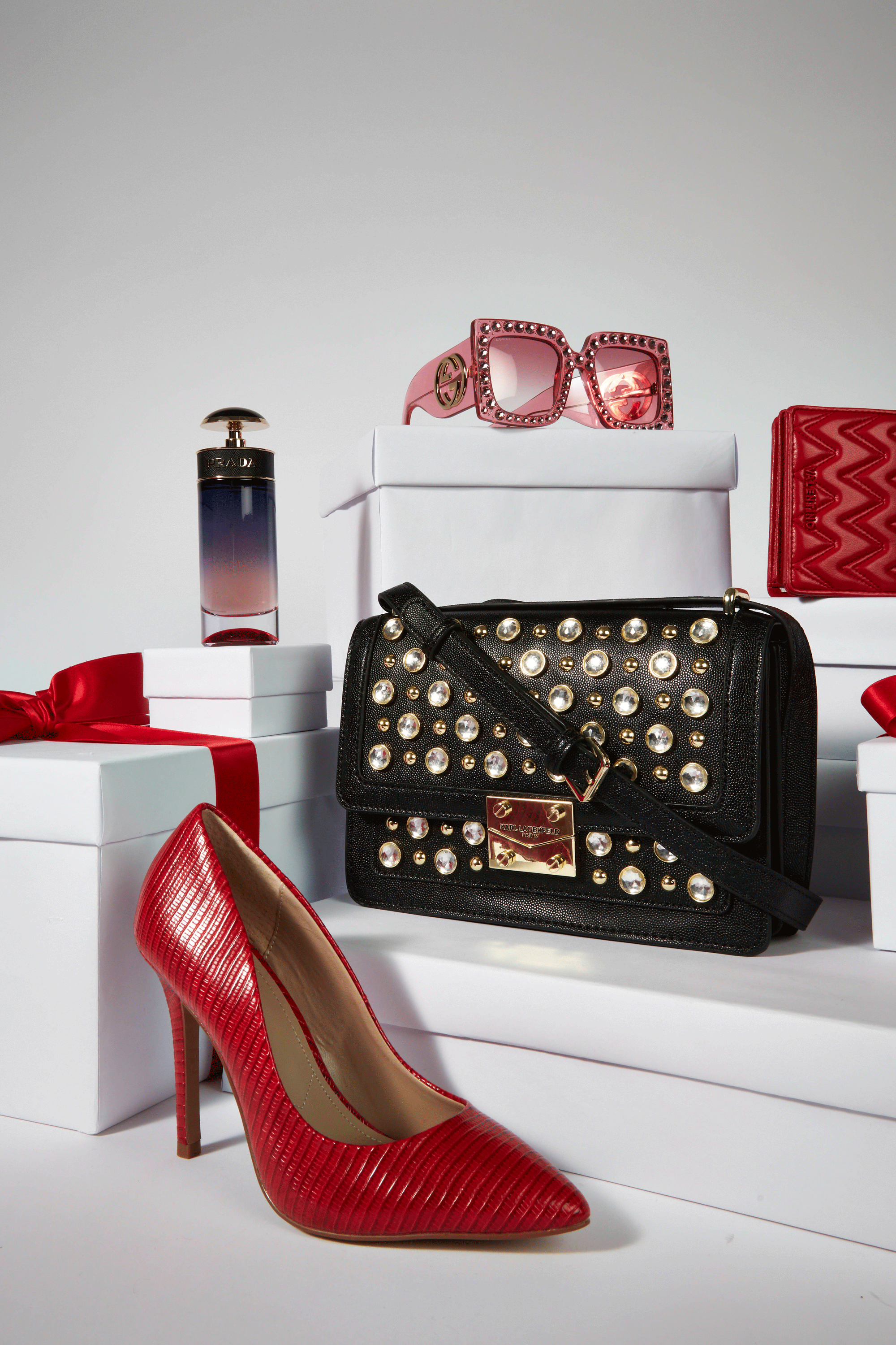 50_011123_ValentinesDayUCB_W_GiftsForHer-BEFORE.gif
