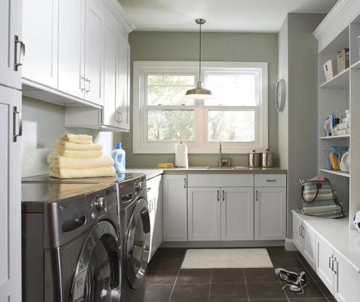 laundry_room_cabinets_in_painted_white_maple.jpg