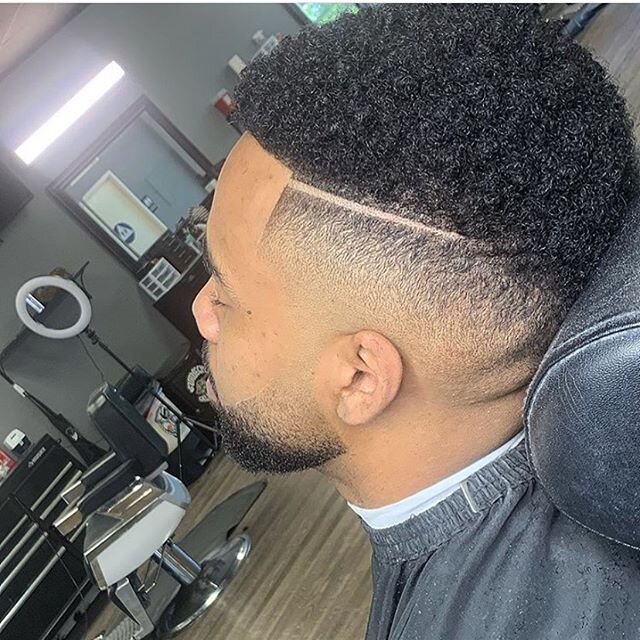 THAT PART 🔪 Haircut by : @joeypfadez #barbershopconnect #barbersince98 #showcasebarbers #nastybarbers #barbersinctv #nationalbarbersassociation #NBA #Modelo #Corona #LakeElsinore #Ontario #CanyonLake #CanyonHills #Murrieta #temecula #menifee #Califo