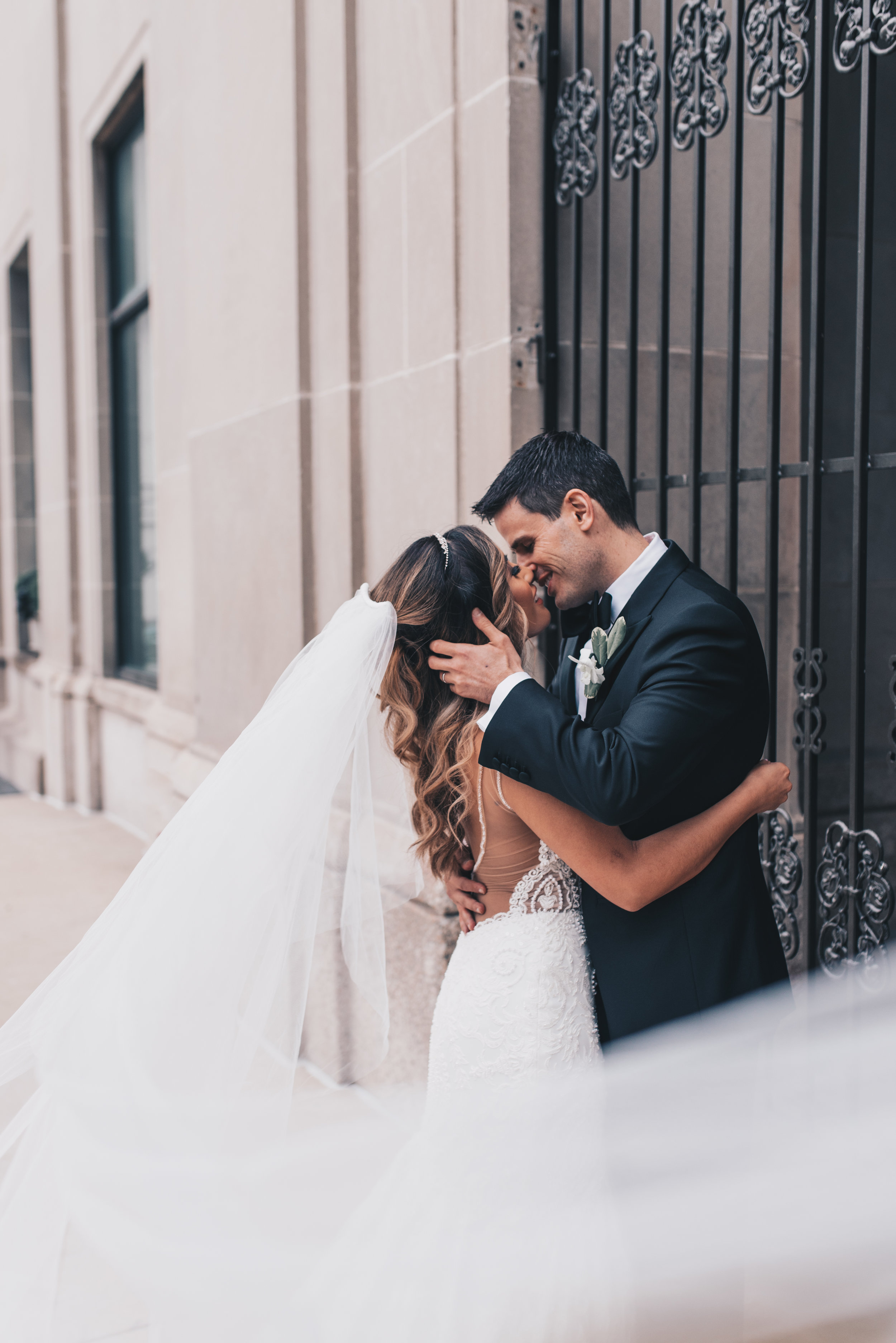 Chicago Bride and Groom Photos, Chicago Wedding, Chicago Wedding Photographer, Chicago Elopement Photographer, Chicago Bride and Groom Photos, Union Station, Union Station Wedding Photos