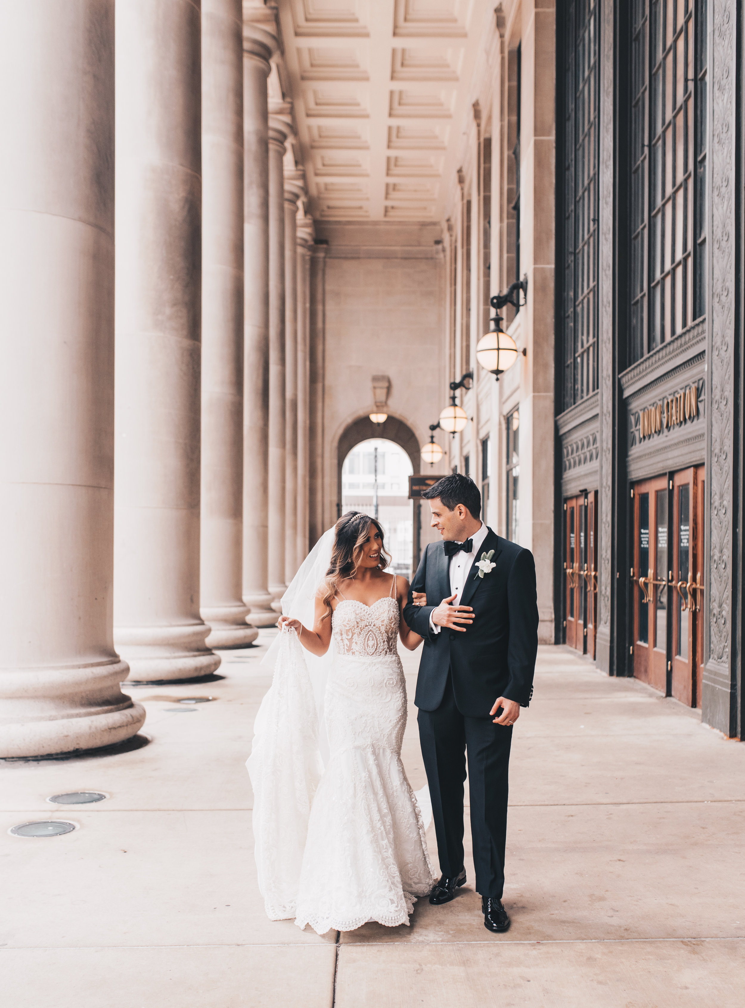 Chicago Bride and Groom Photos, Chicago Wedding, Chicago Wedding Photographer, Chicago Elopement Photographer, Chicago Bride and Groom Photos, Union Station, Union Station Wedding Photos