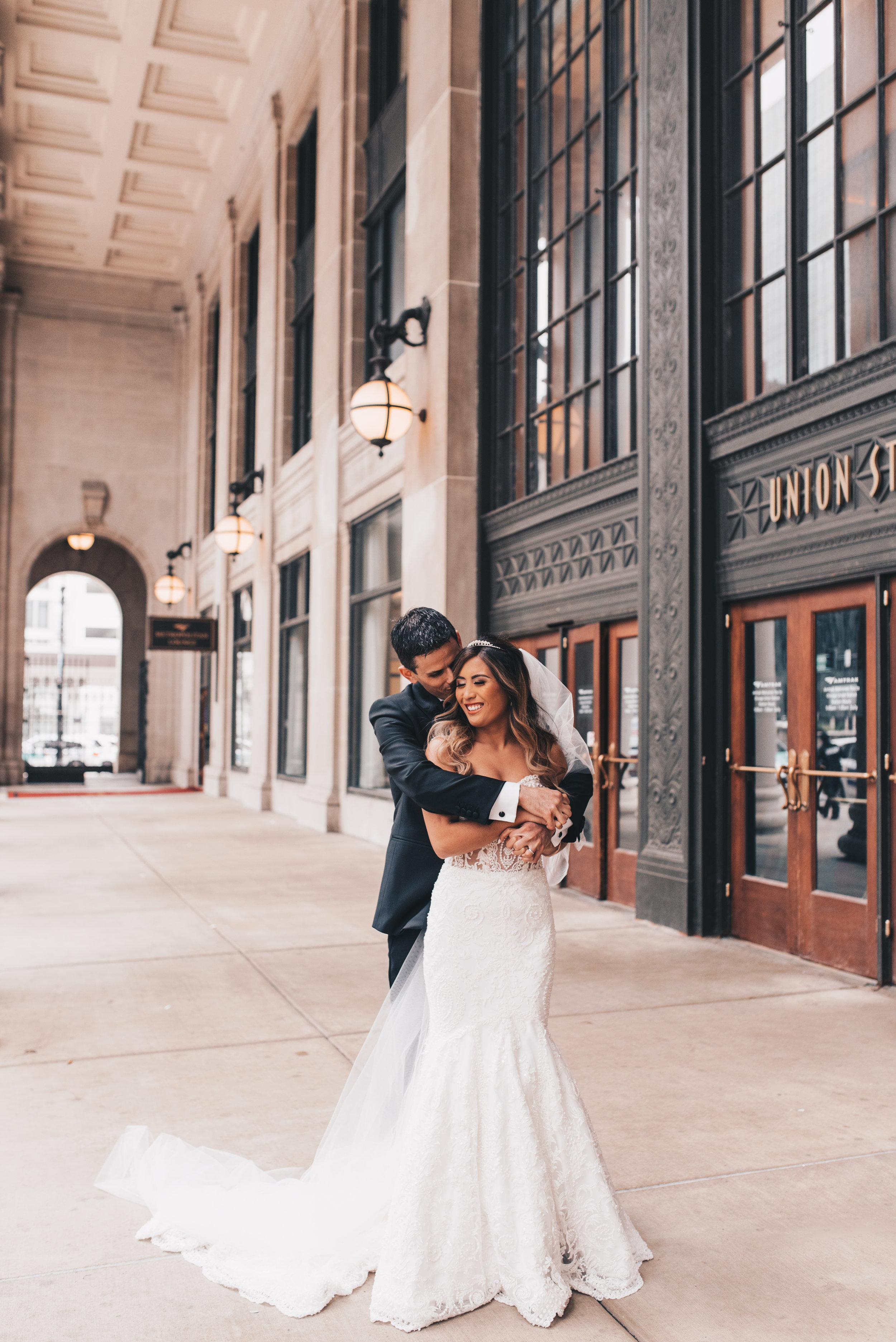 Chicago Bride and Groom Photos, Chicago Wedding, Chicago Wedding Photographer, Chicago Elopement Photographer, Chicago Bride and Groom Photos, Union Station, Union Station Wedding Photos