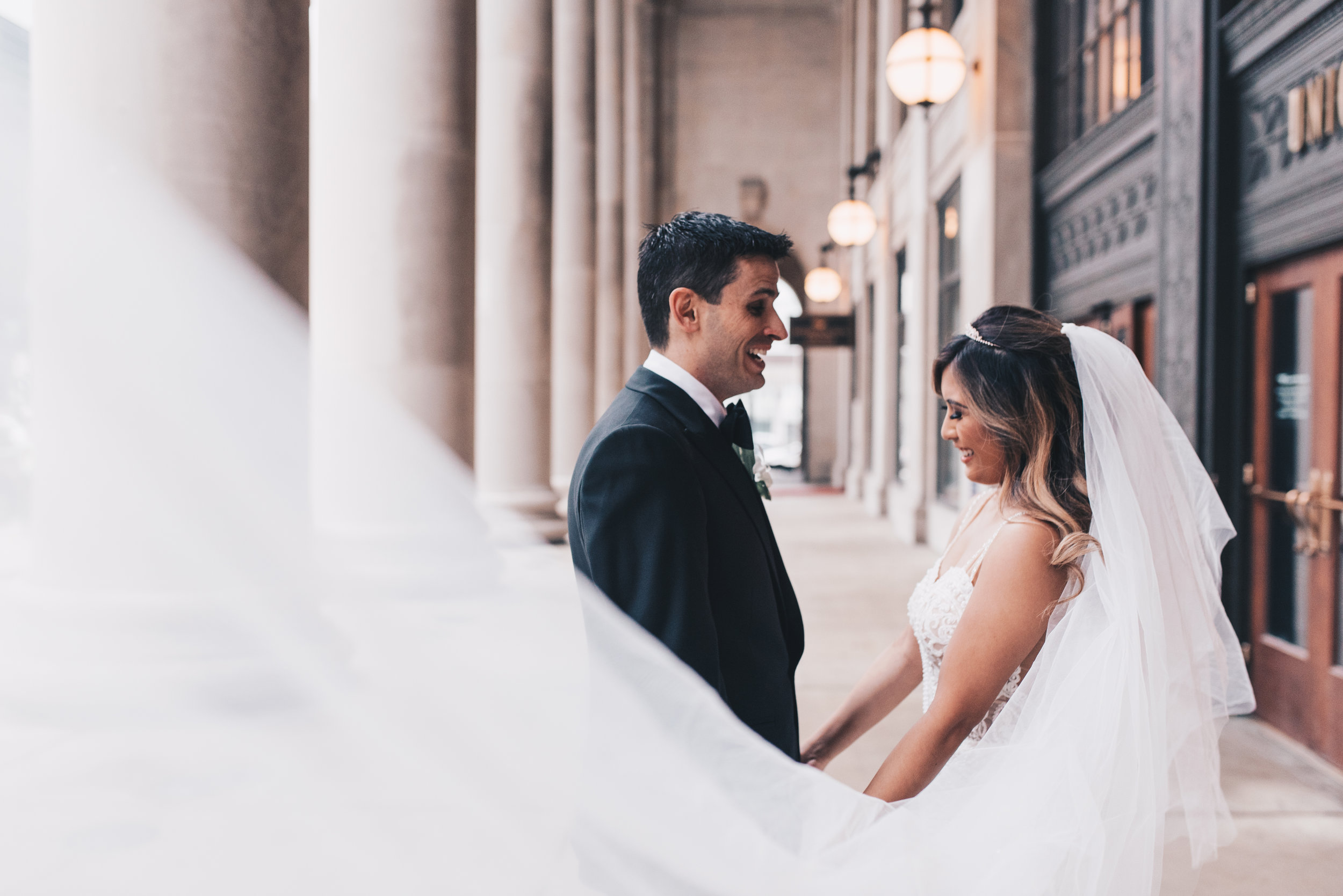 Chicago Bride and Groom Photos, Chicago Wedding, Chicago Wedding Photographer, Chicago Elopement Photographer, Chicago Bride and Groom Photos, Union Station, Union Station Wedding Photos