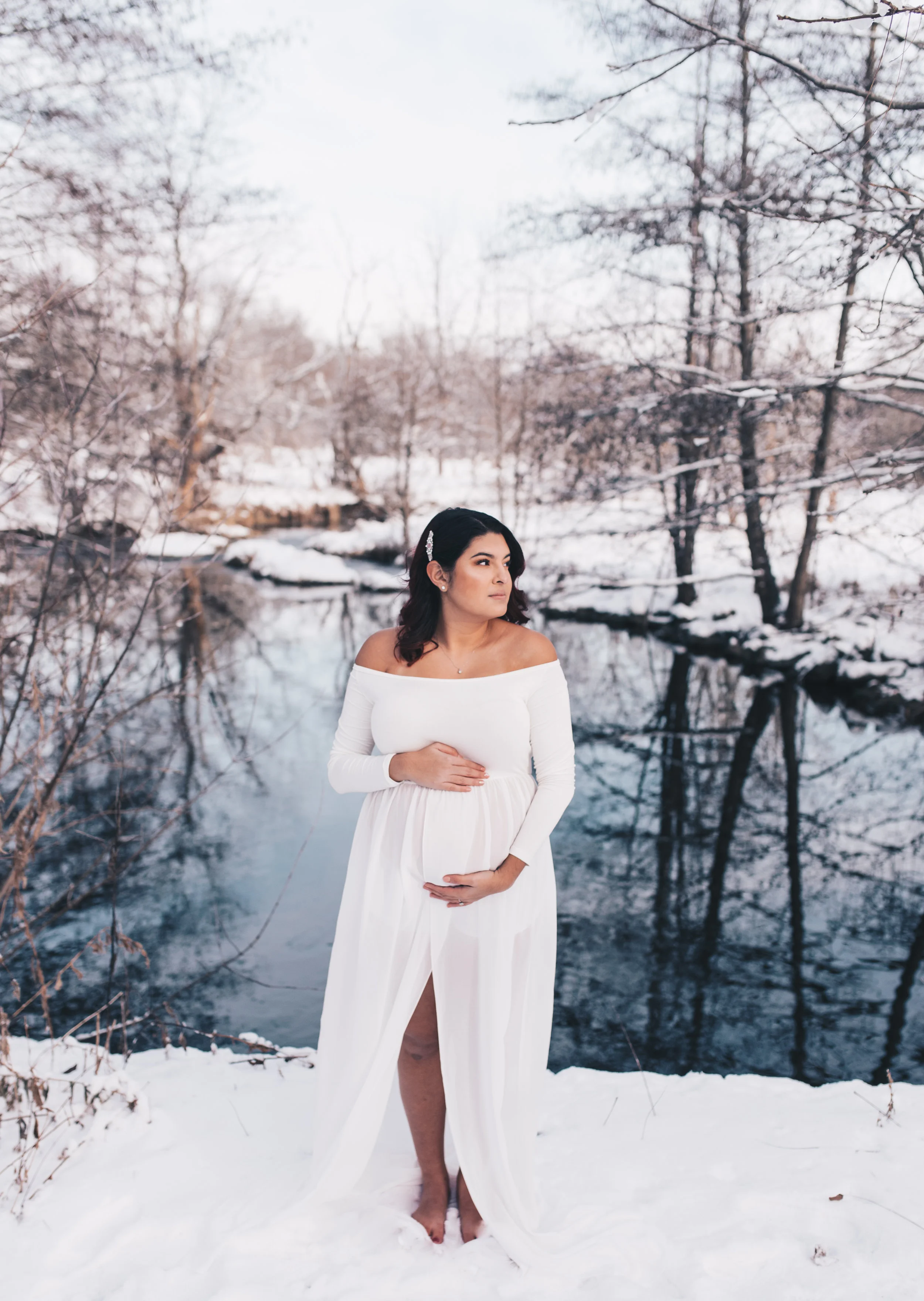Outdoor Winter Maternity Session // Springbrook Prairie Forest Preserve (Naperville, IL) 
