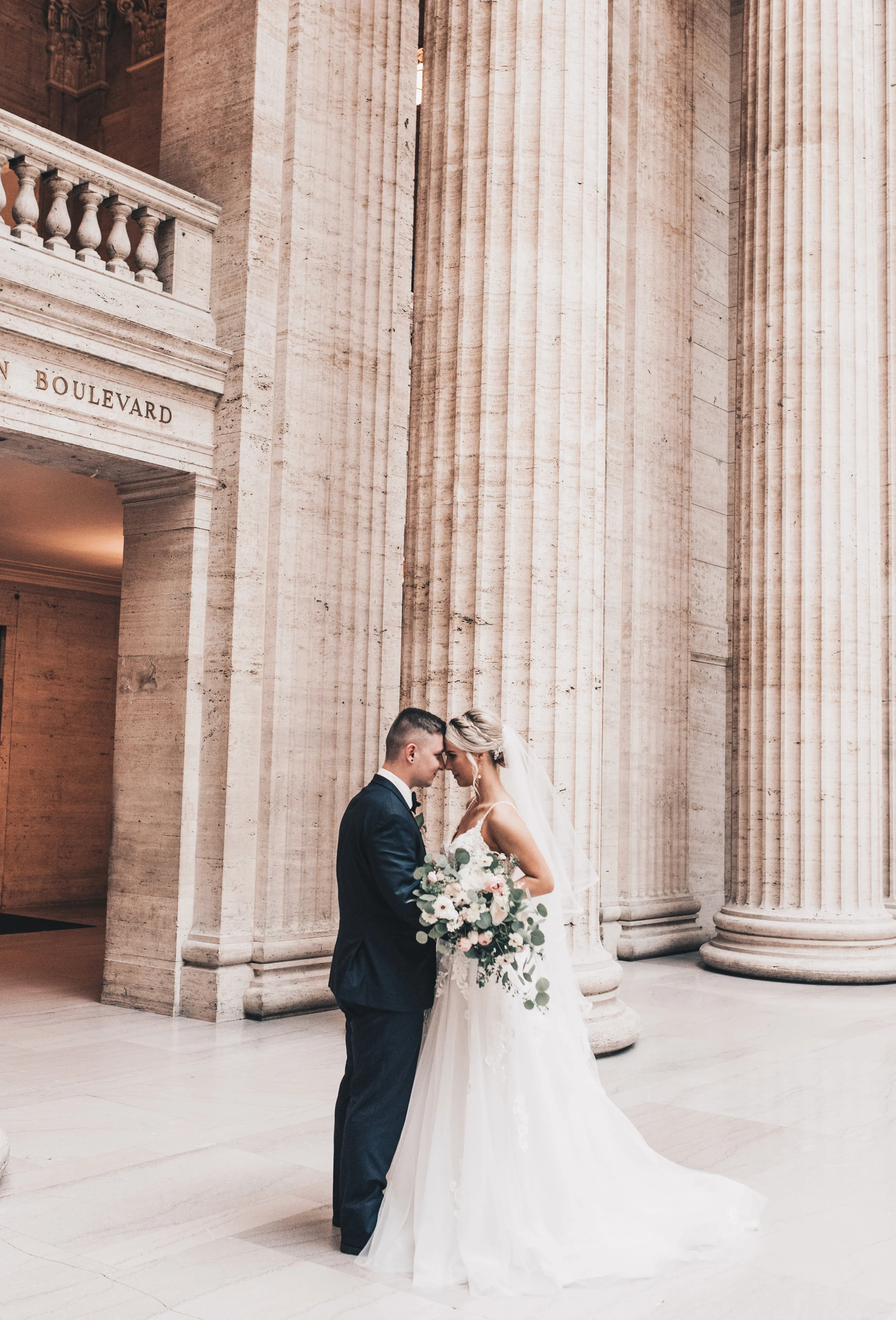 Chicago Wedding Photographer, City Wedding, Bride and Groom Photos, Illinois Wedding, Midwest Wedding, Union Station Wedding Photos