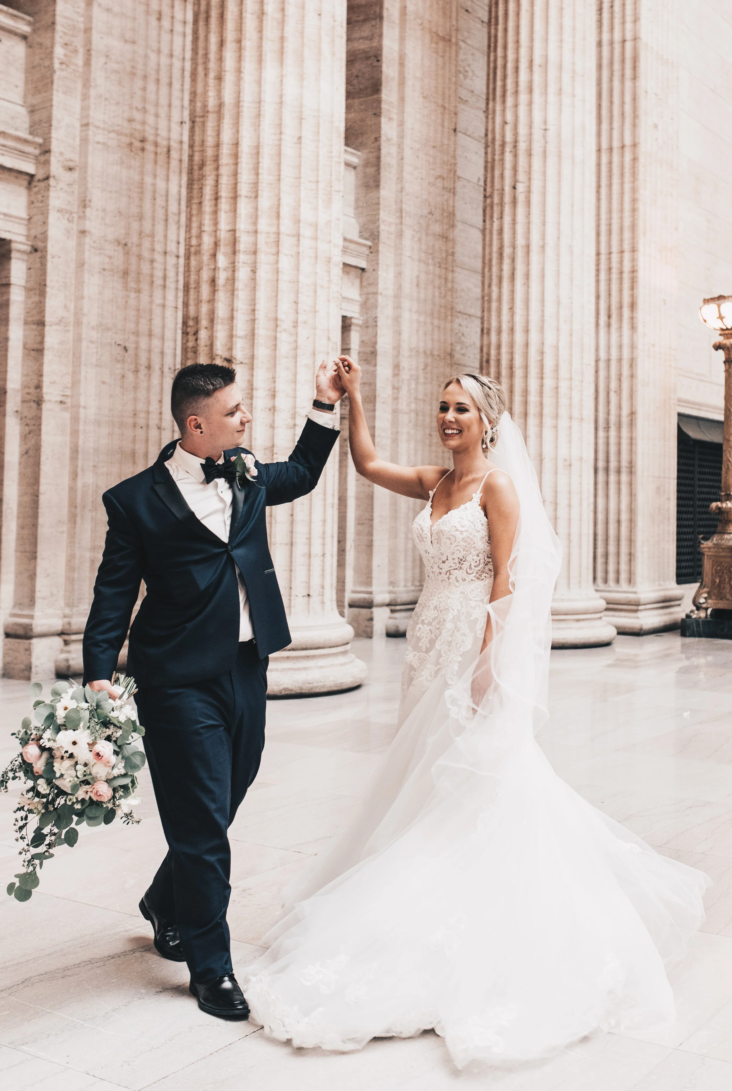 Chicago Wedding Photographer, City Wedding, Bride and Groom Photos, Illinois Wedding, Midwest Wedding, Union Station Wedding Photos