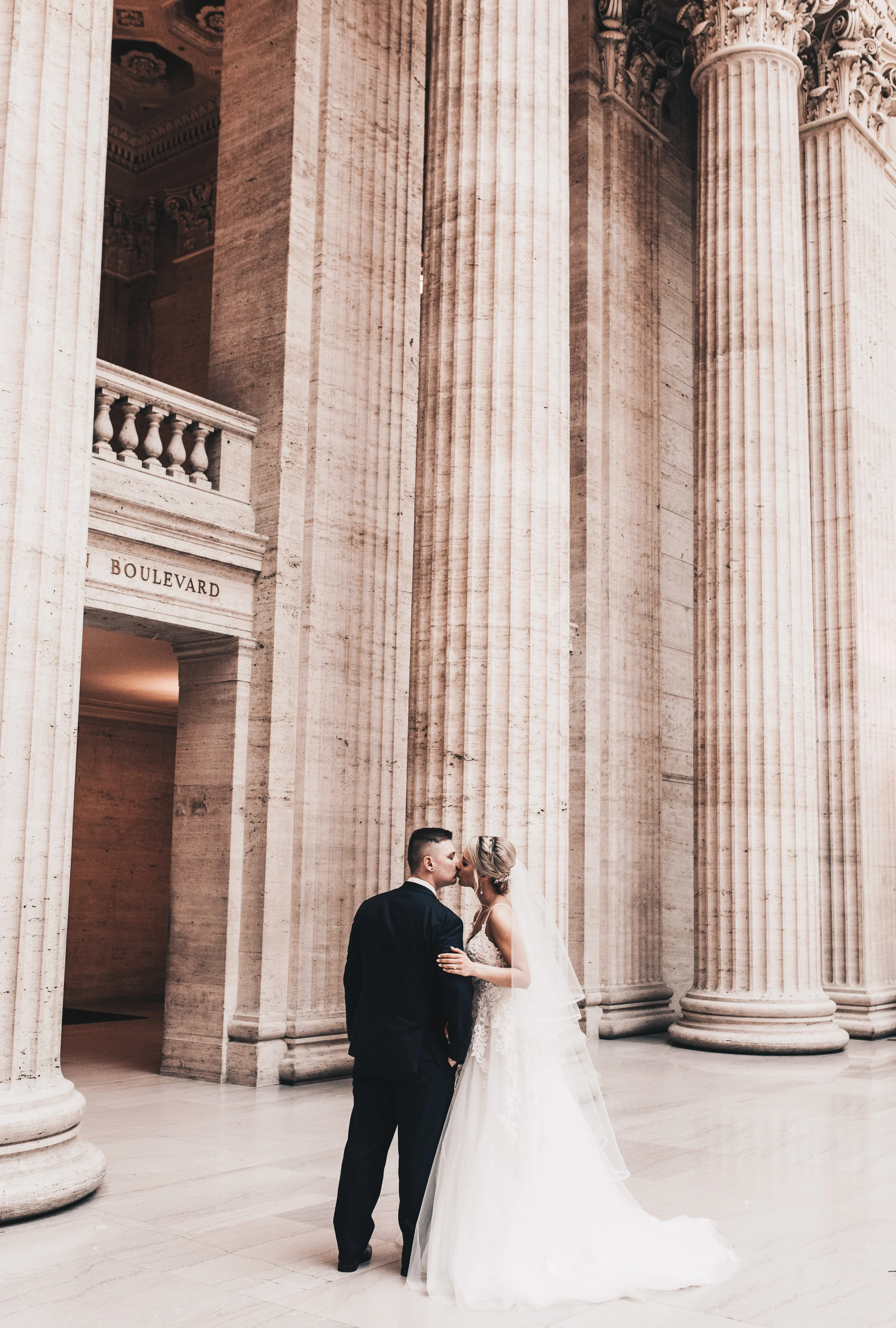 Chicago Wedding Photographer, City Wedding, Bride and Groom Photos, Illinois Wedding, Midwest Wedding, Union Station Wedding Photos
