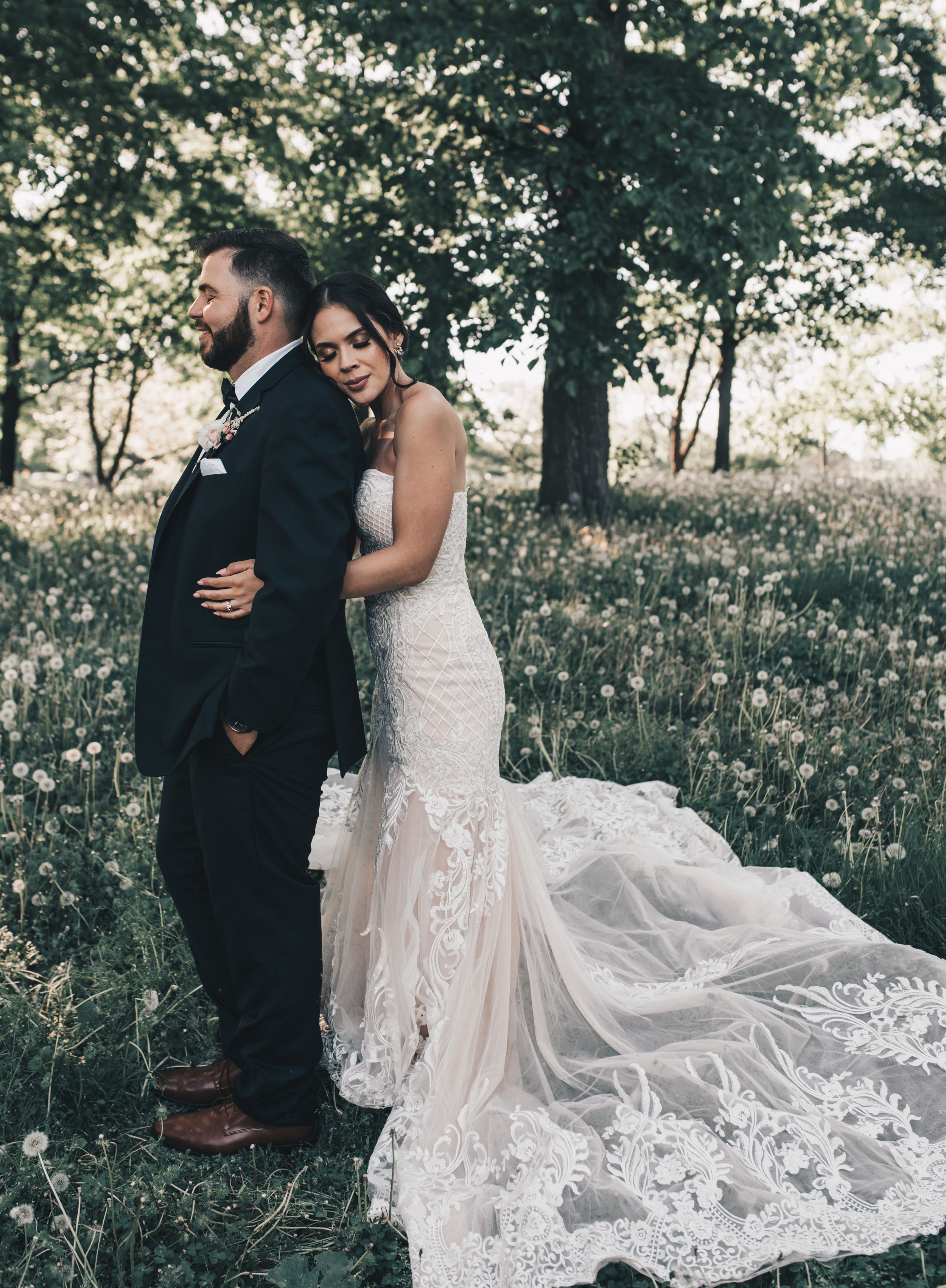 Bride and Groom Photos, Bridal Photos, Wedding Photos, Outdoor Wedding Photos, Outdoor Elopement Photos, Nature Wedding Photos, Midwest Wedding Photographer, Illinois Wedding Photographer