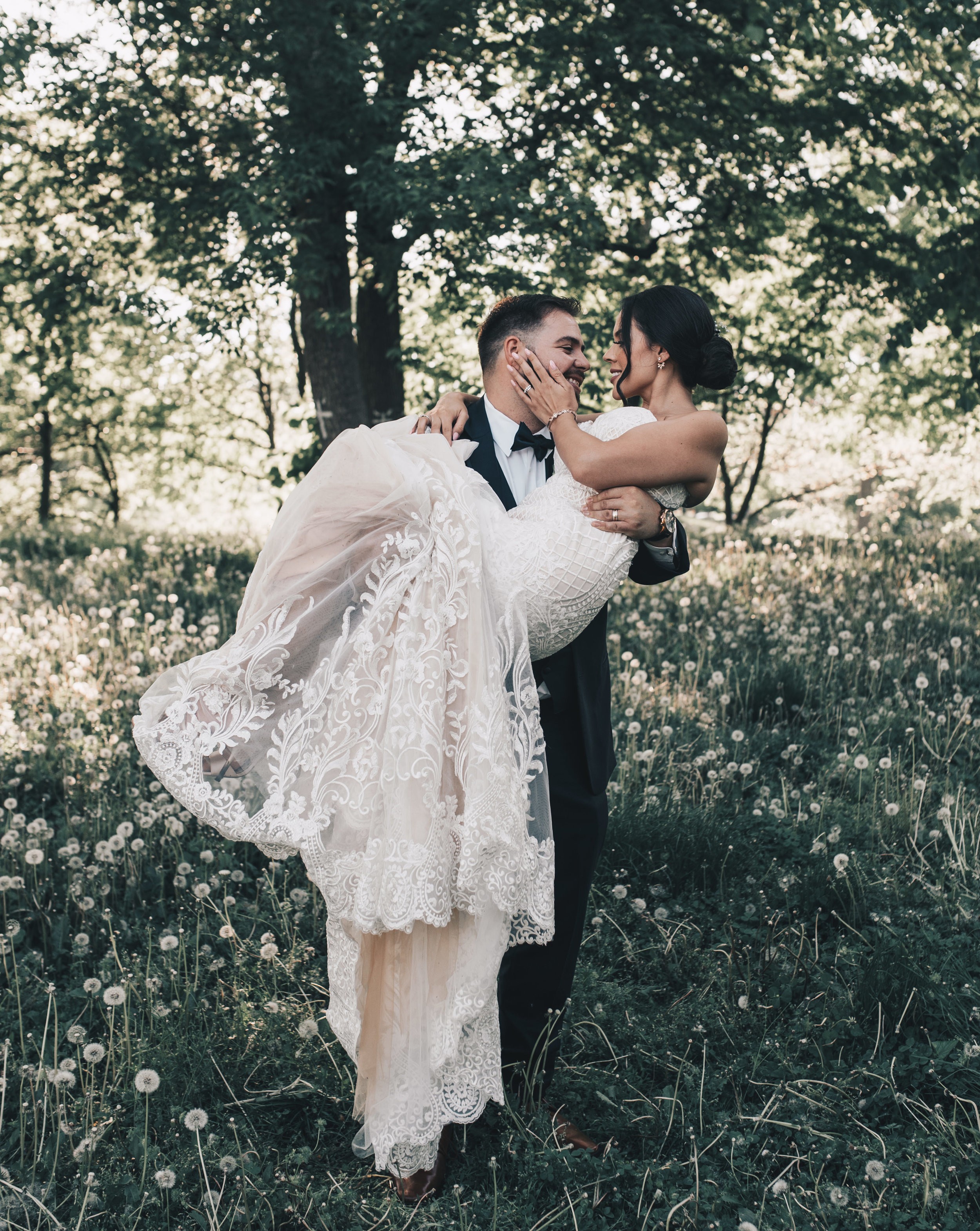 Bride and Groom Photos, Bridal Photos, Wedding Photos, Outdoor Wedding Photos, Outdoor Elopement Photos, Nature Wedding Photos, Midwest Wedding Photographer, Illinois Wedding Photographer