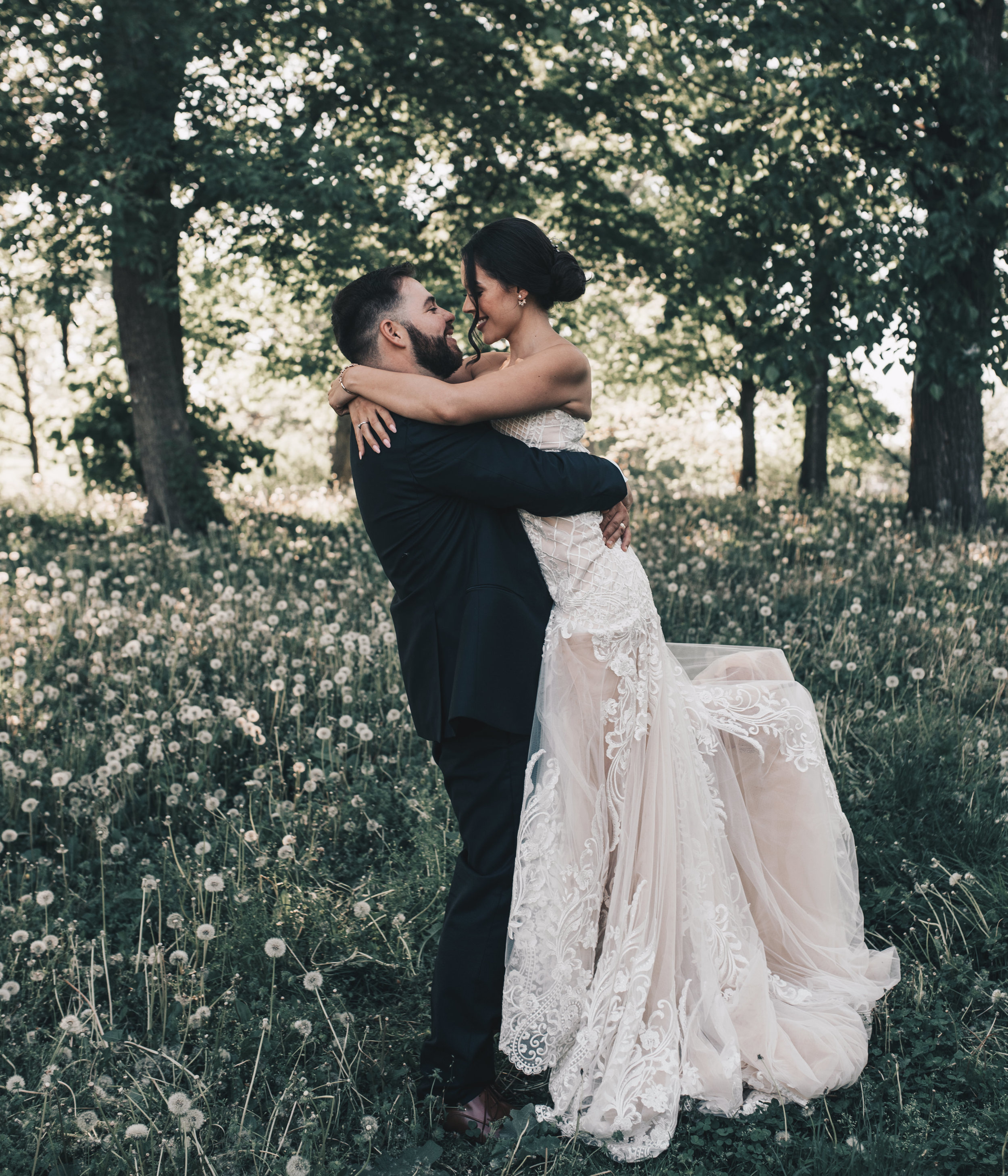 Bride and Groom Photos, Bridal Photos, Wedding Photos, Outdoor Wedding Photos, Outdoor Elopement Photos, Nature Wedding Photos, Midwest Wedding Photographer, Illinois Wedding Photographer