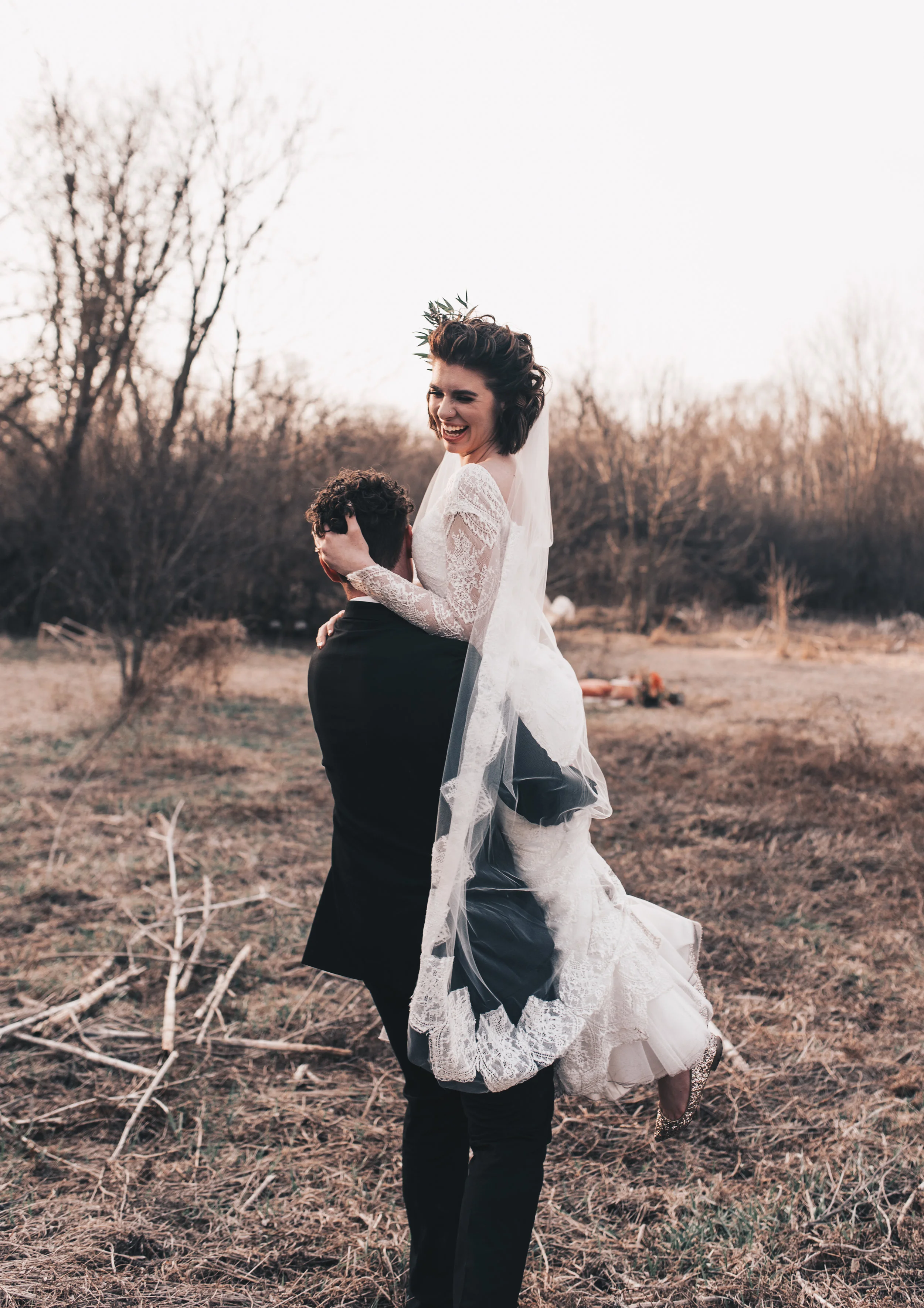 Wedding photography, elopement, adventurous elopement, boho bride, outdoor vow renewal, boho elopement picnic, outdoor wedding, midwest elopement, elopement pictures