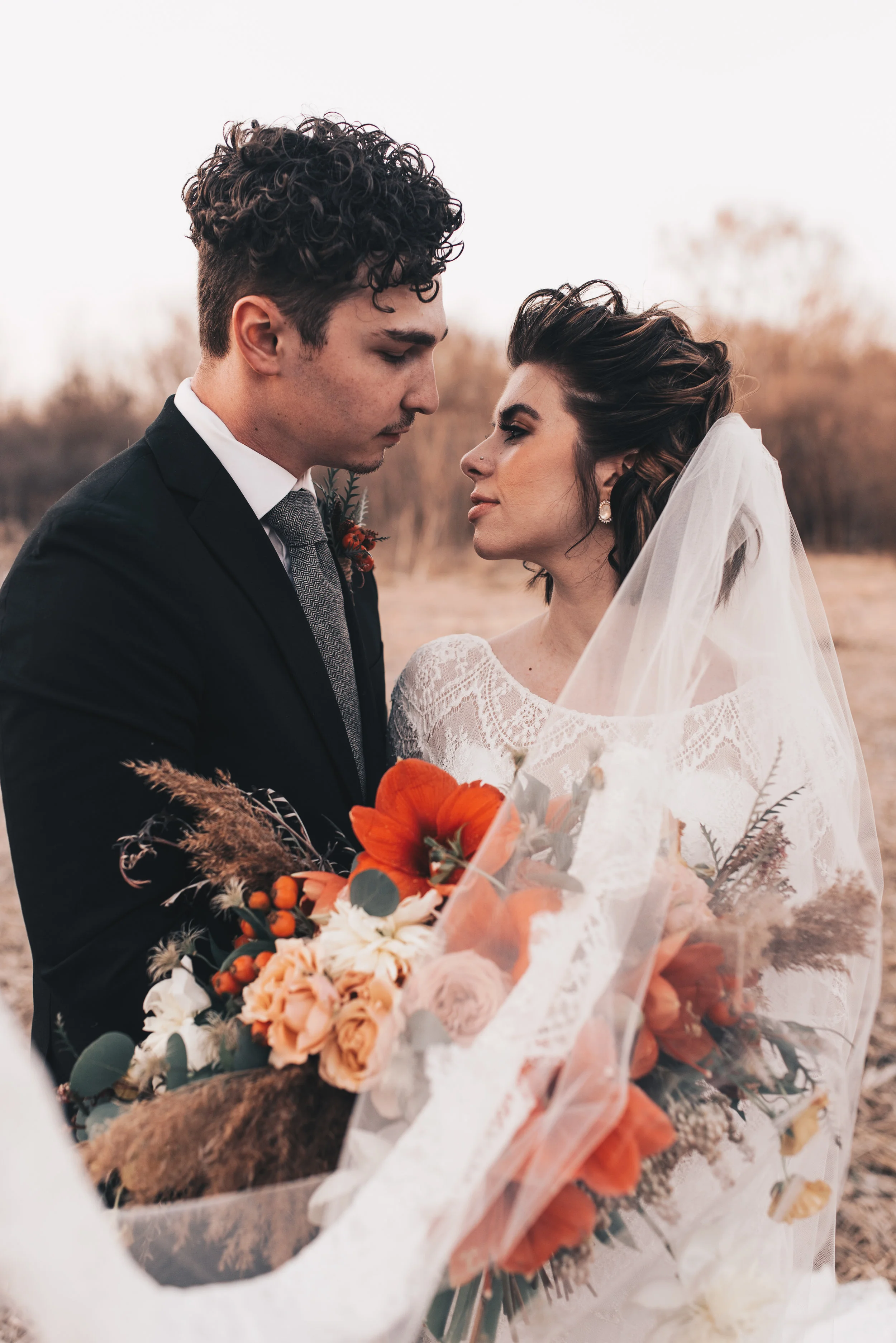 Wedding photography, elopement, adventurous elopement, boho bride, outdoor vow renewal, boho elopement picnic, outdoor wedding, midwest elopement, elopement pictures
