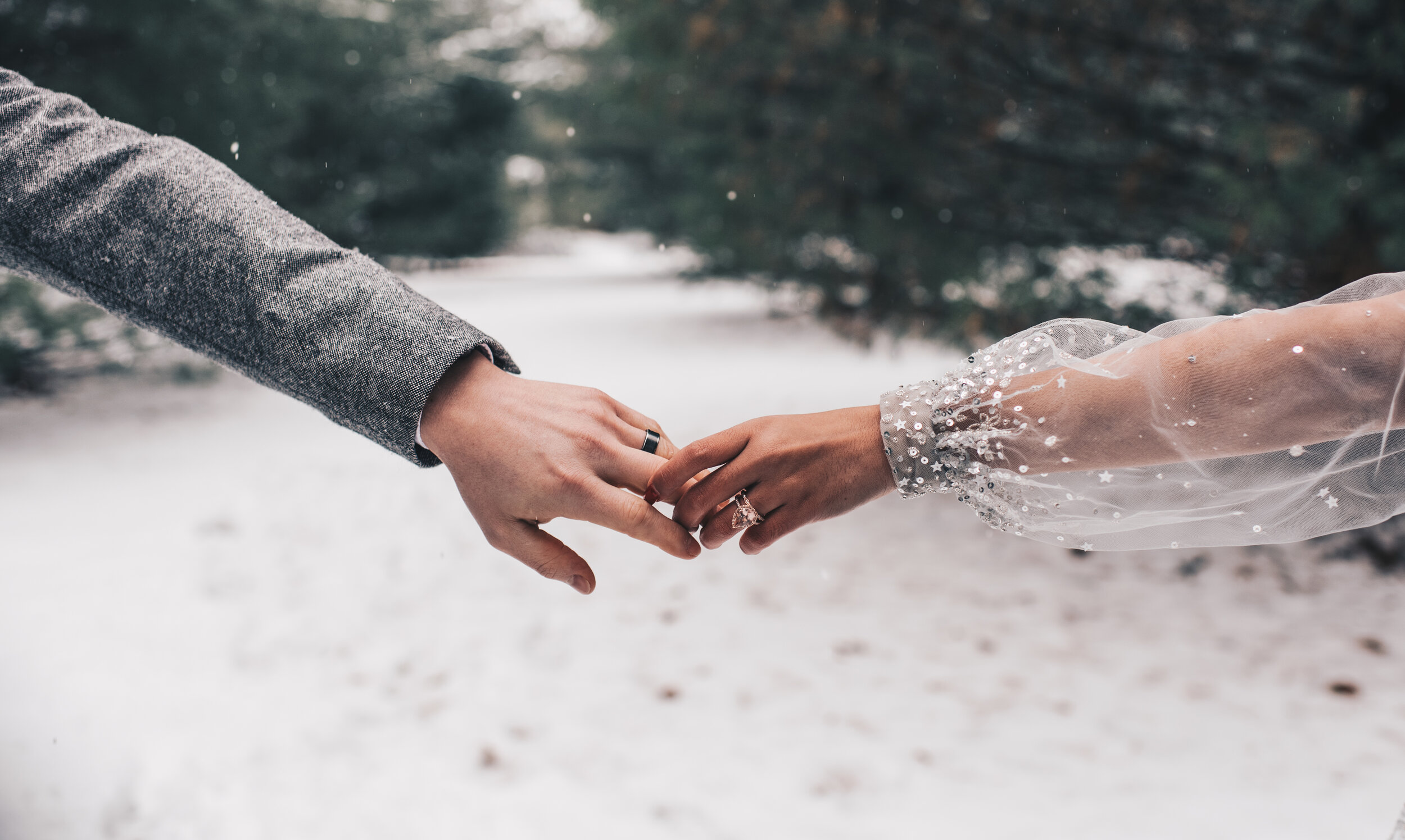 Winter Bridals, Winter Wedding, Bride and Groom Winter Wedding Photos, Adventure Winter Wedding, Winter Wedding Photos, Adventure Winter Elopement, Winter Elopement, Dreamy Winter Wedding