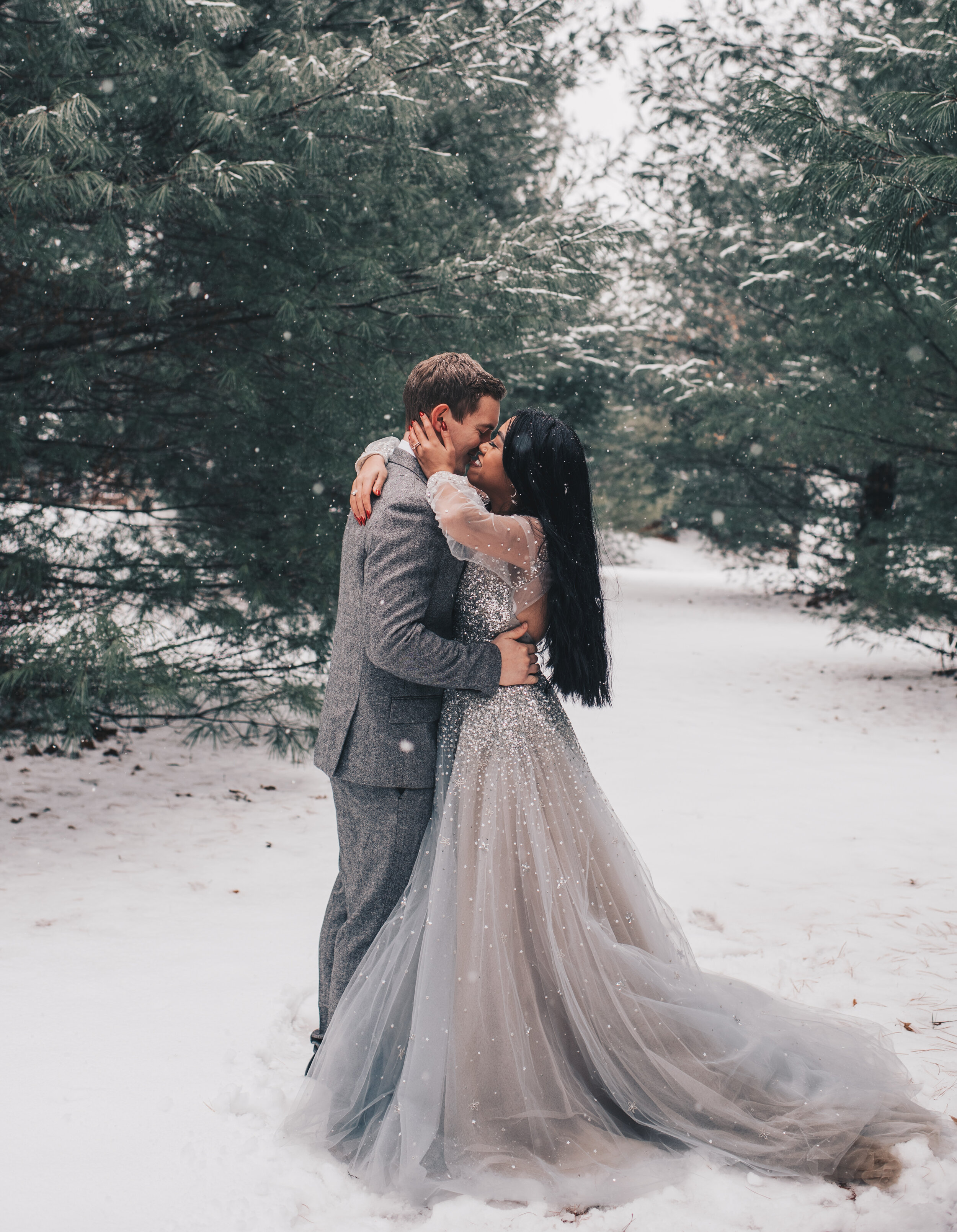 Winter Bridals, Winter Wedding, Bride and Groom Winter Wedding Photos, Adventure Winter Wedding, Winter Wedding Photos, Adventure Winter Elopement, Winter Elopement, Dreamy Winter Wedding