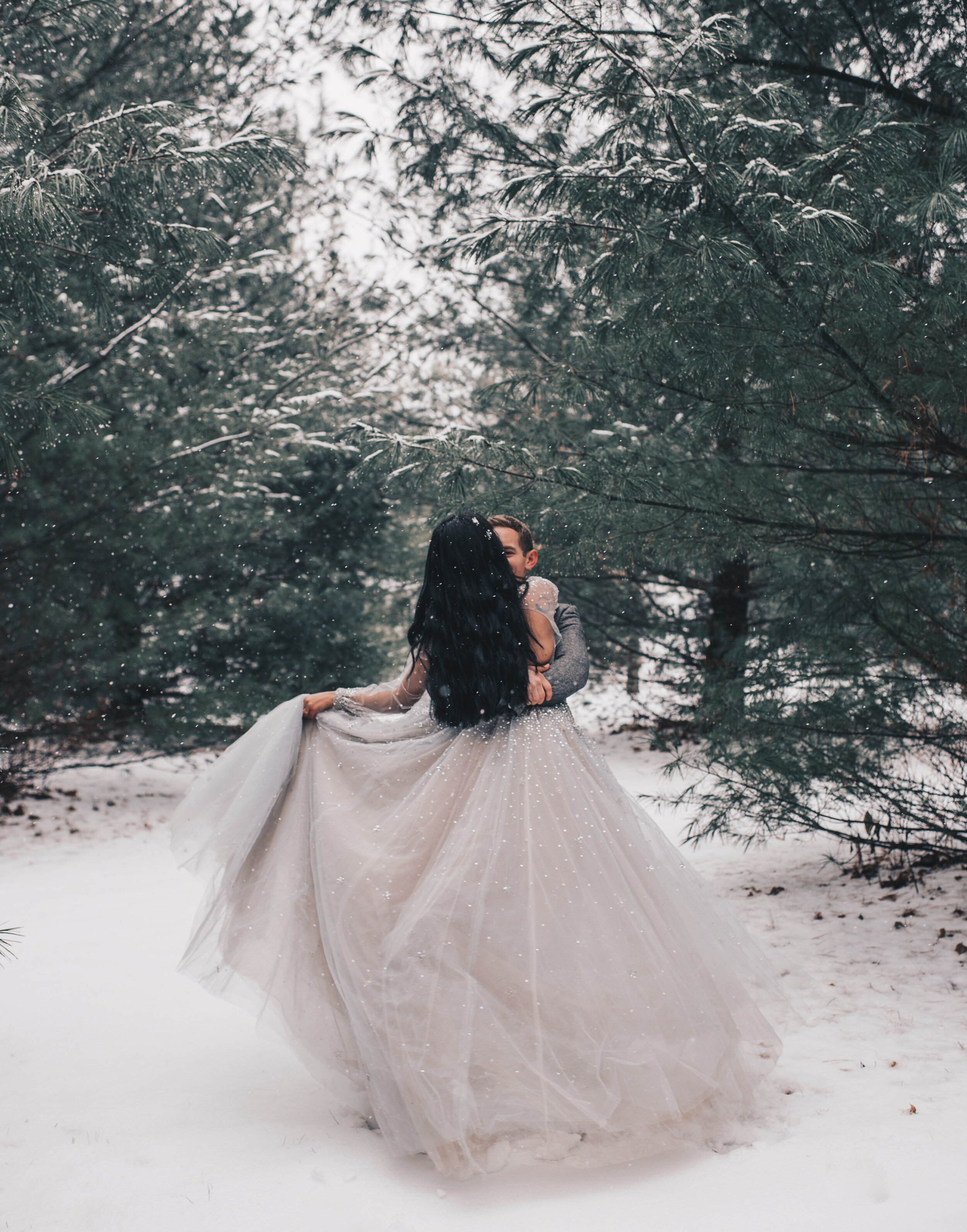 Winter Bridals, Winter Wedding, Bride and Groom Winter Wedding Photos, Adventure Winter Wedding, Winter Wedding Photos, Adventure Winter Elopement, Winter Elopement, Dreamy Winter Wedding