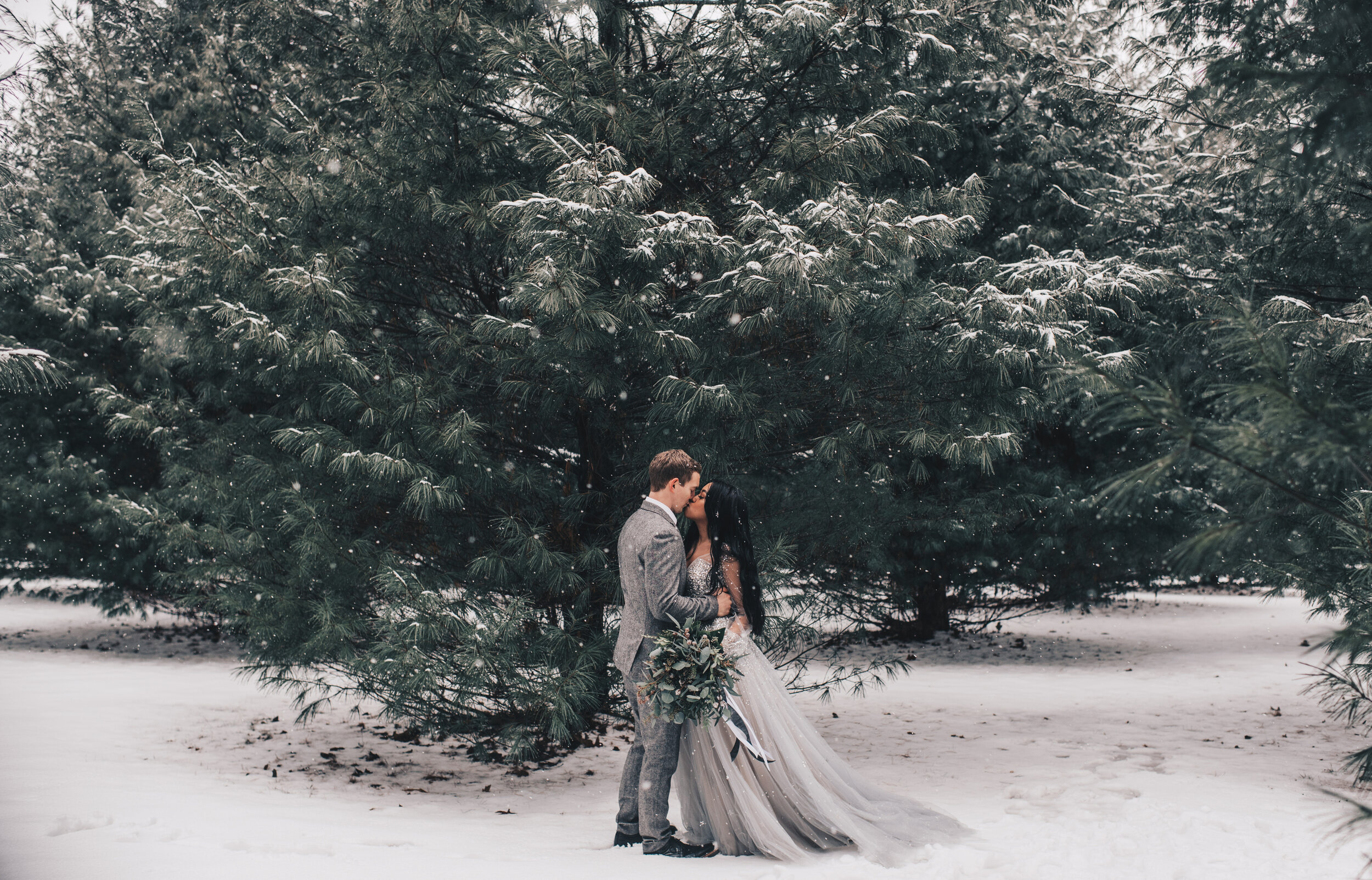 Winter Bridals, Winter Wedding, Bride and Groom Winter Wedding Photos, Adventure Winter Wedding, Winter Wedding Photos, Adventure Winter Elopement, Winter Elopement, Dreamy Winter Wedding