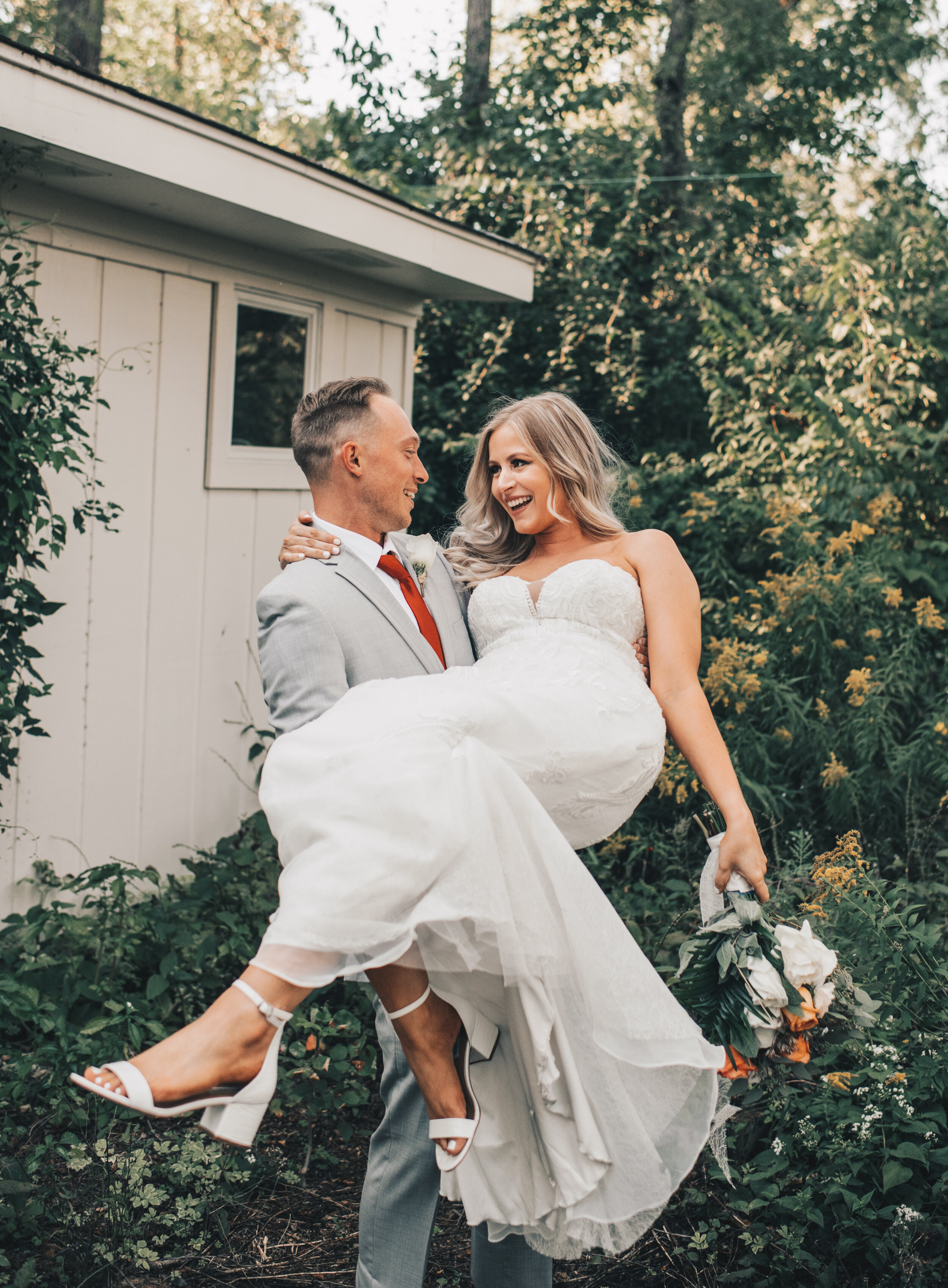 Midwest Backyard Wedding, Intimate Wedding, Outdoor Wedding, Illinois Backyard Wedding, Illinois Intimate Wedding, Bride &amp; Groom Photos 