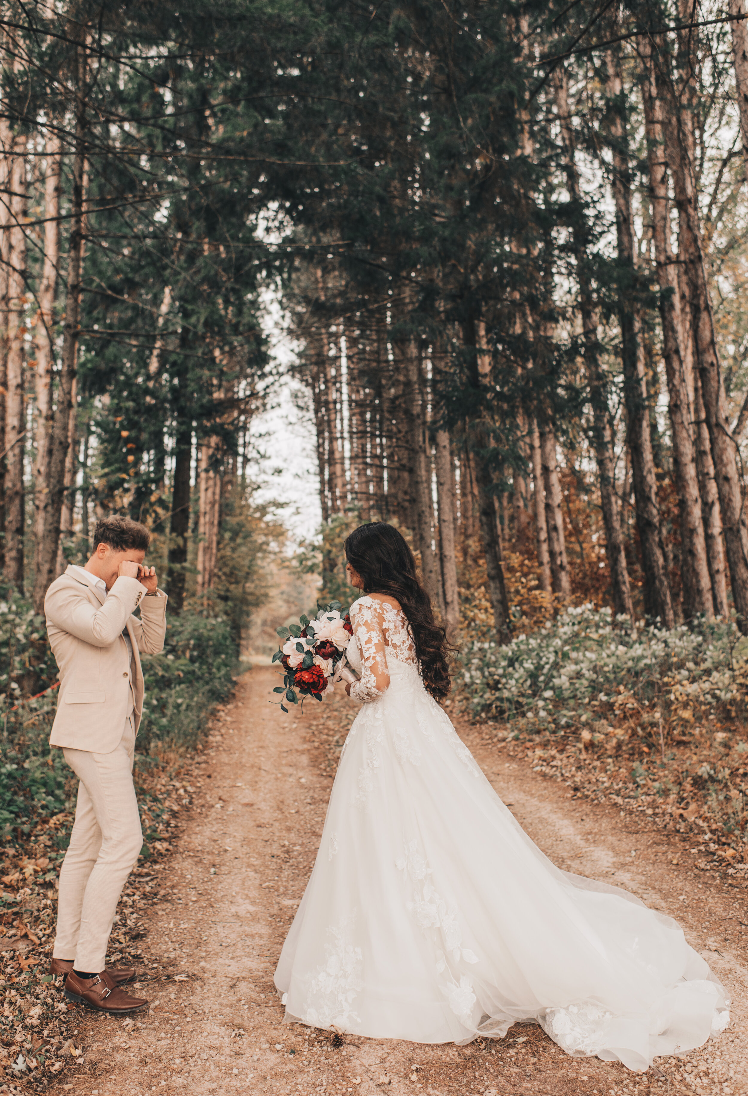 Wisconsin Wedding, Midwest Airbnb Wedding, Adventurous Airbnb Wedding, Outdoor Fall Modern Rustic Wedding, Wisconsin Wedding Photographer, Midwest Wisconsin Wedding Venue, First Look 