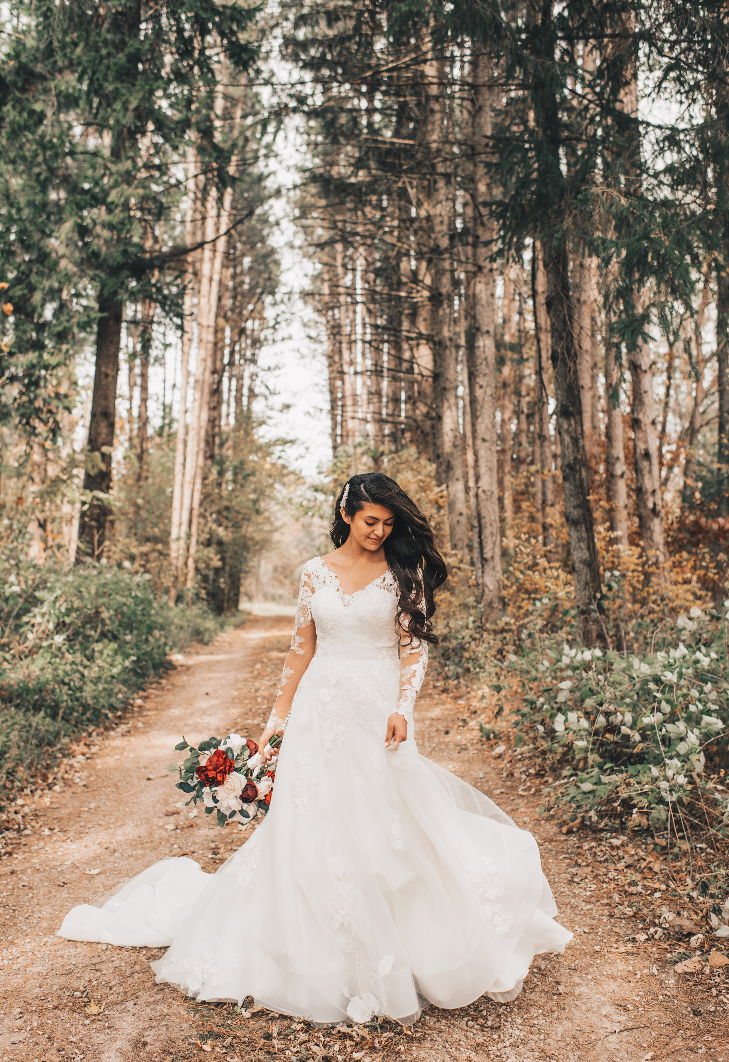 Wisconsin Wedding, Midwest Airbnb Wedding, Adventurous Airbnb Wedding, Outdoor Fall Modern Rustic Wedding, Wisconsin Photographer, Wisconsin Wedding Venue, Forest Pine Trees Bride &amp; Groom Photos