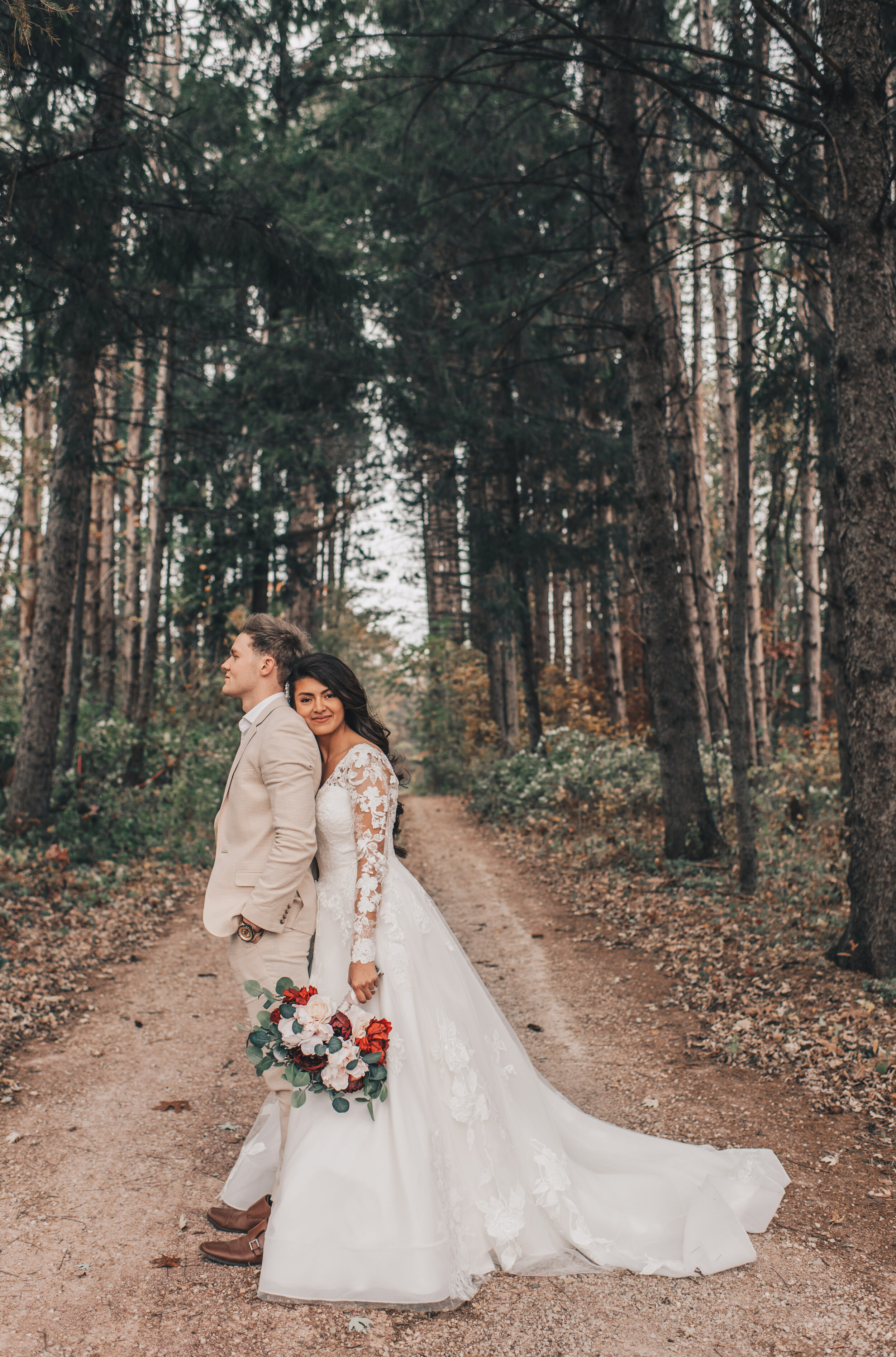 Wisconsin Wedding, Midwest Airbnb Wedding, Adventurous Airbnb Wedding, Outdoor Fall Modern Rustic Wedding, Wisconsin Photographer, Wisconsin Wedding Venue, Forest Pine Trees Bride &amp; Groom Photos