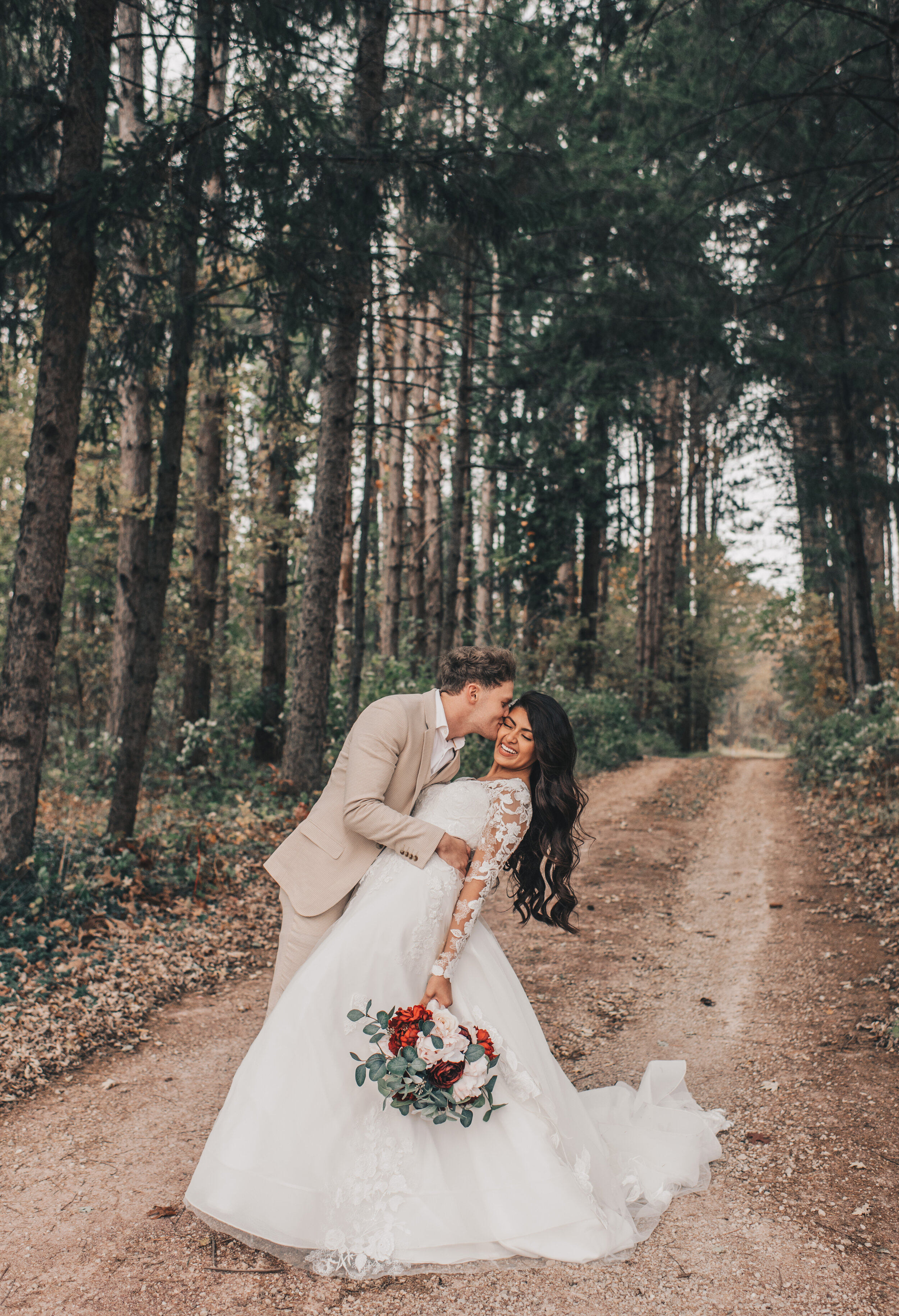 Wisconsin Wedding, Midwest Airbnb Wedding, Adventurous Airbnb Wedding, Outdoor Fall Modern Rustic Wedding, Wisconsin Photographer, Wisconsin Wedding Venue, Forest Pine Trees Bride &amp; Groom Photos