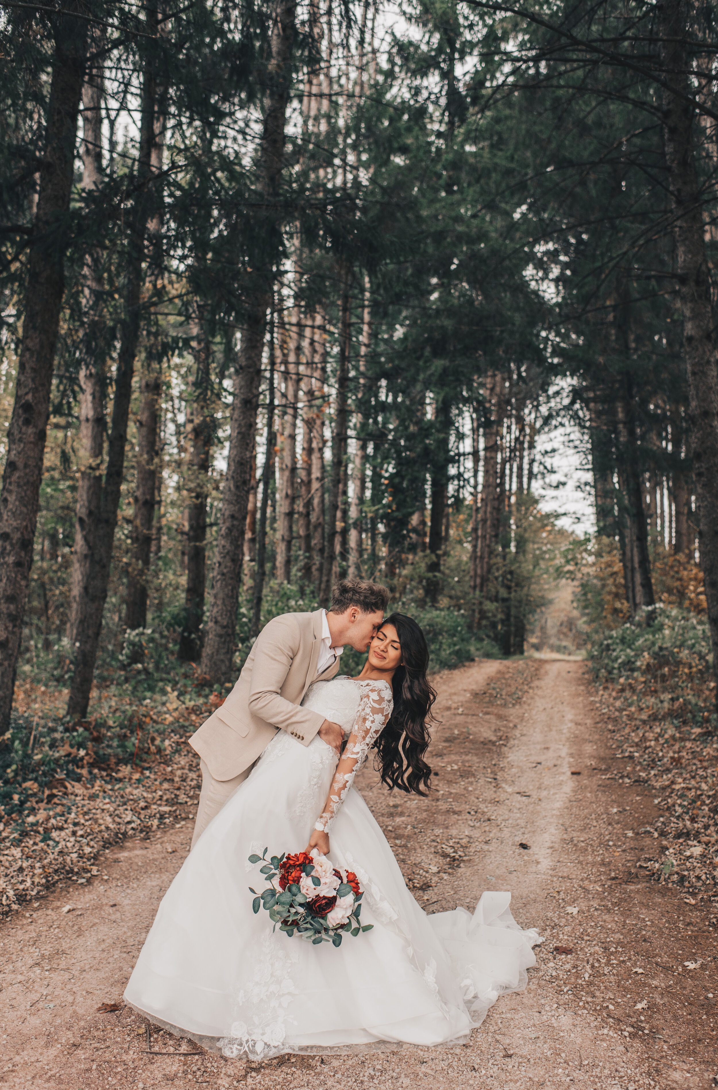 Wisconsin Wedding, Midwest Airbnb Wedding, Adventurous Airbnb Wedding, Outdoor Fall Modern Rustic Wedding, Wisconsin Photographer, Wisconsin Wedding Venue, Forest Pine Trees Bride &amp; Groom Photos