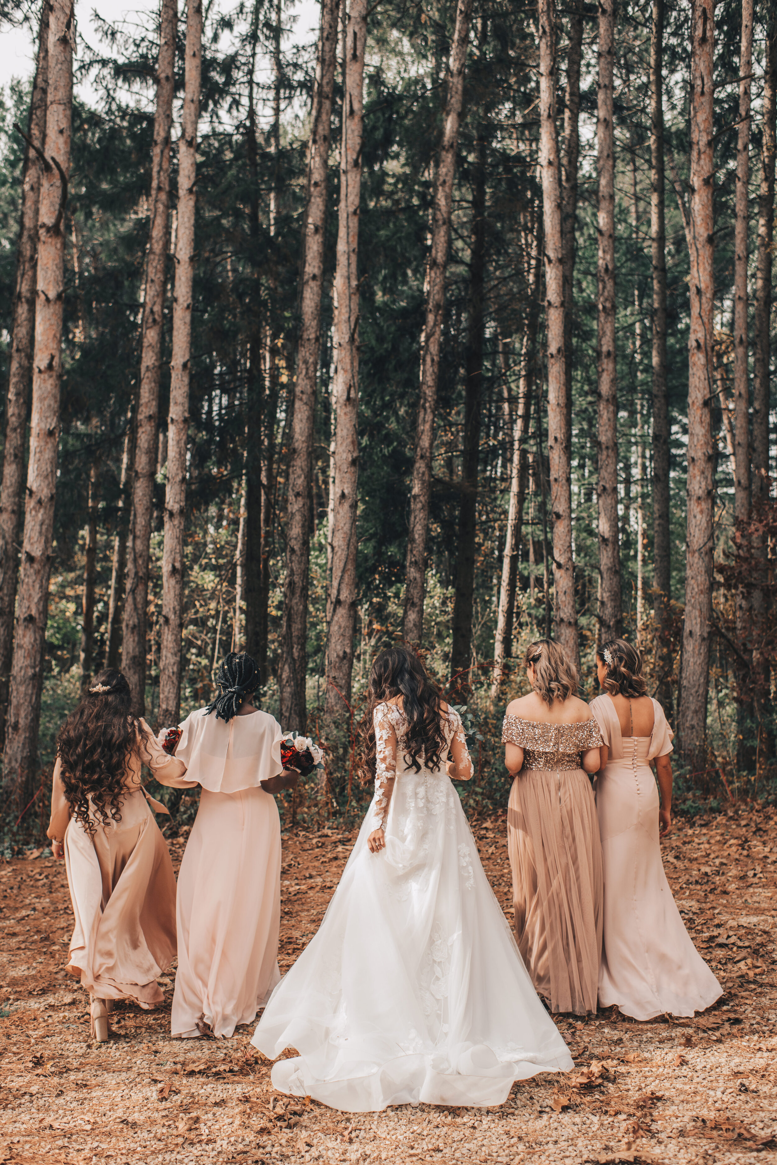 Wisconsin Wedding, Midwest Airbnb Wedding, Adventurous Airbnb Wedding, Outdoor Fall Modern Rustic Wedding, Wisconsin Photographer, Wisconsin Wedding Venue, Forest Pine Trees Bride &amp; Bridesmaids