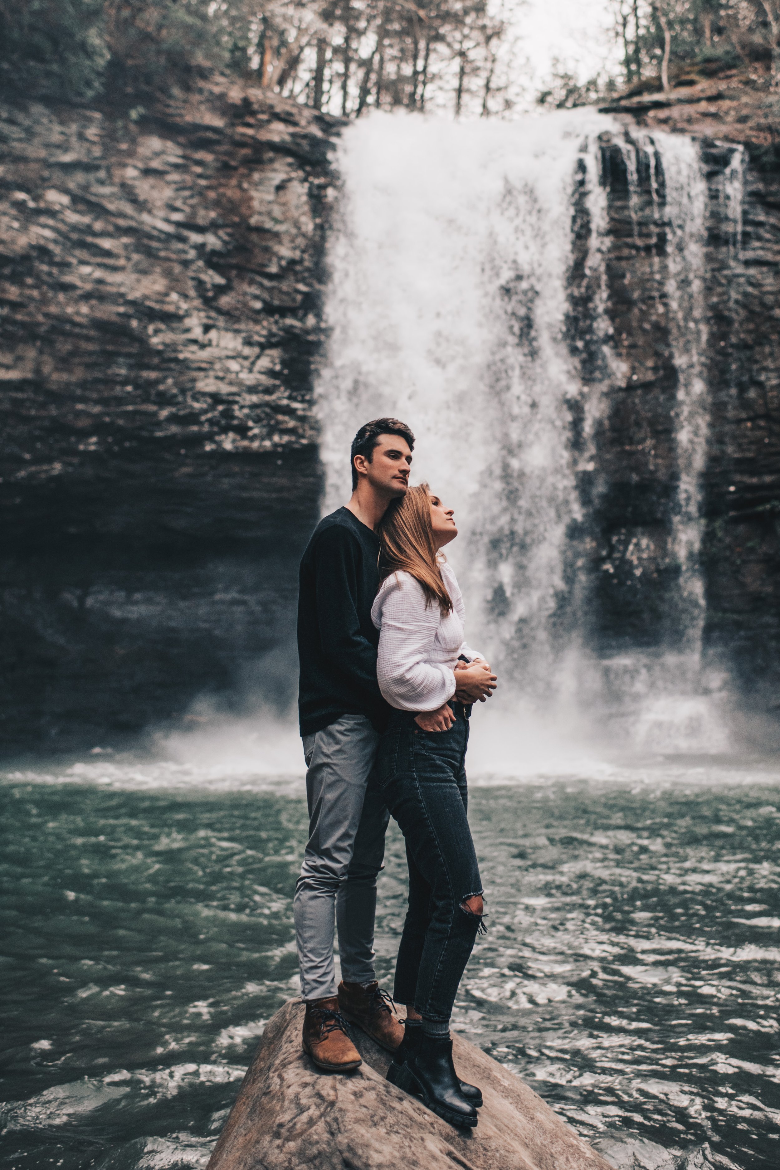 Waterfall engagement session, Waterfall couples photos, Illinois 