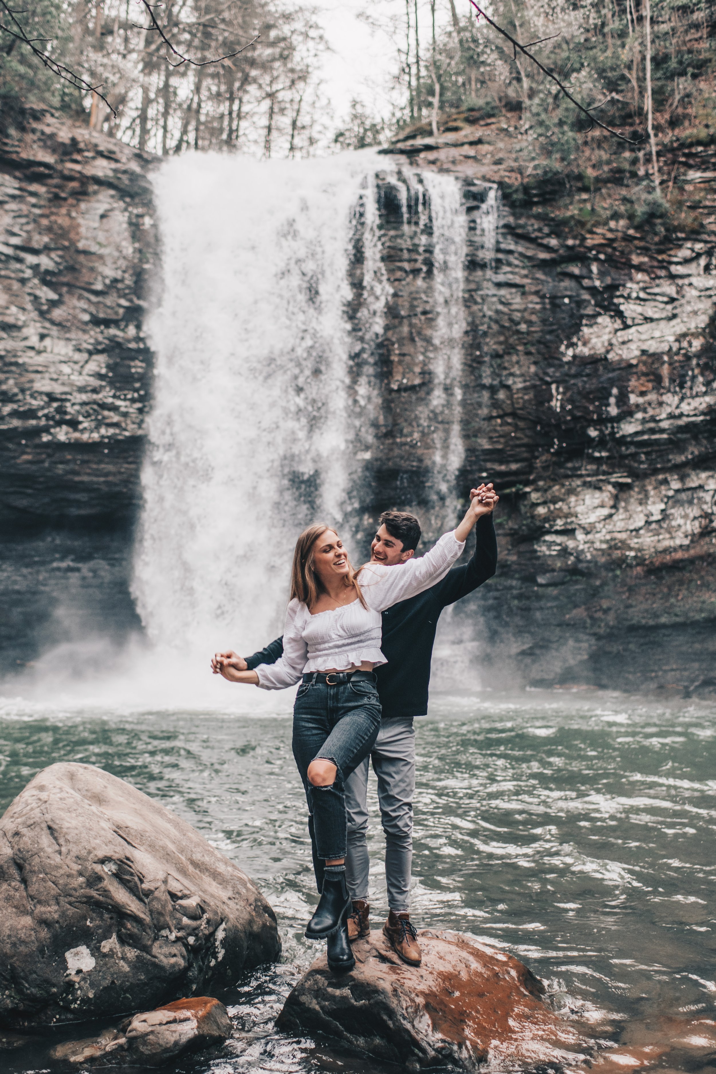 Waterfall engagement session, Waterfall couples photos, Illinois 